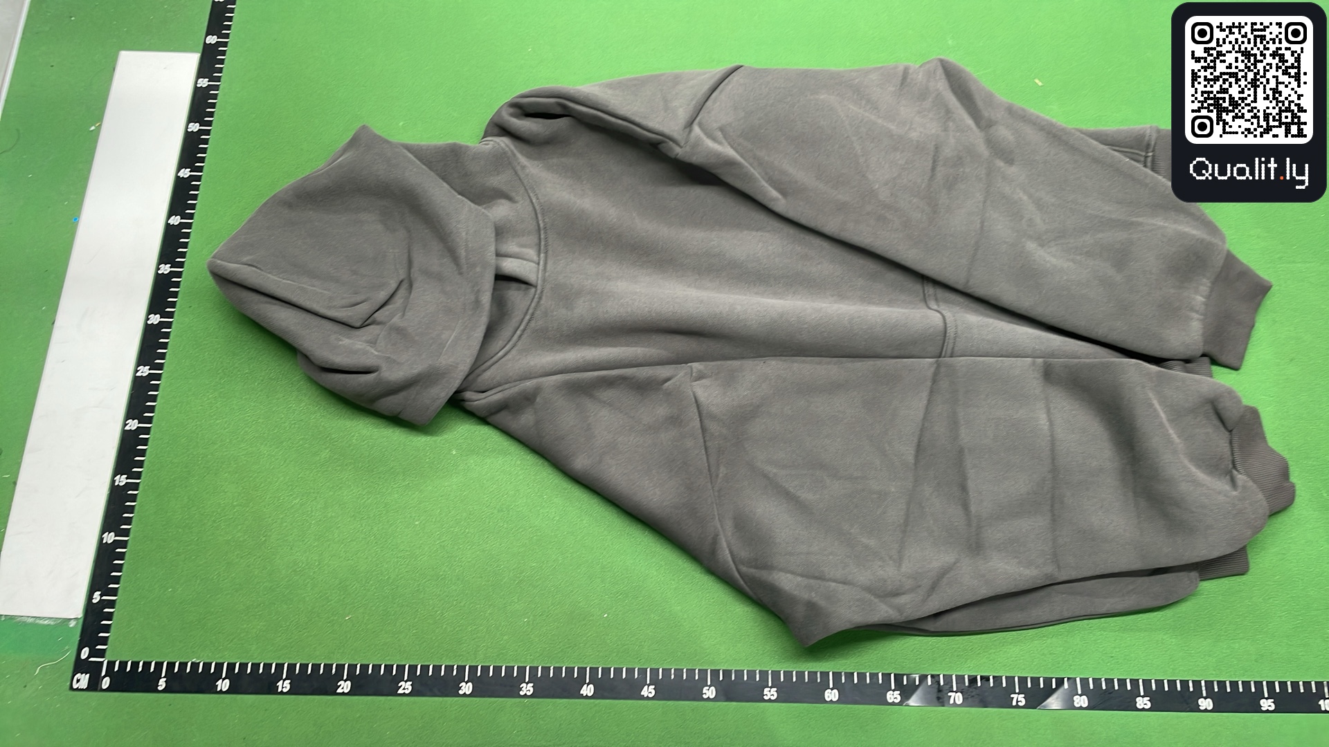 Hoodie QC photo 2 of 191