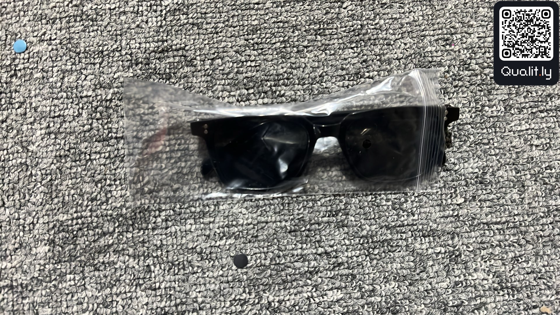Ochelari de soare — fotografie QC 1 din 3