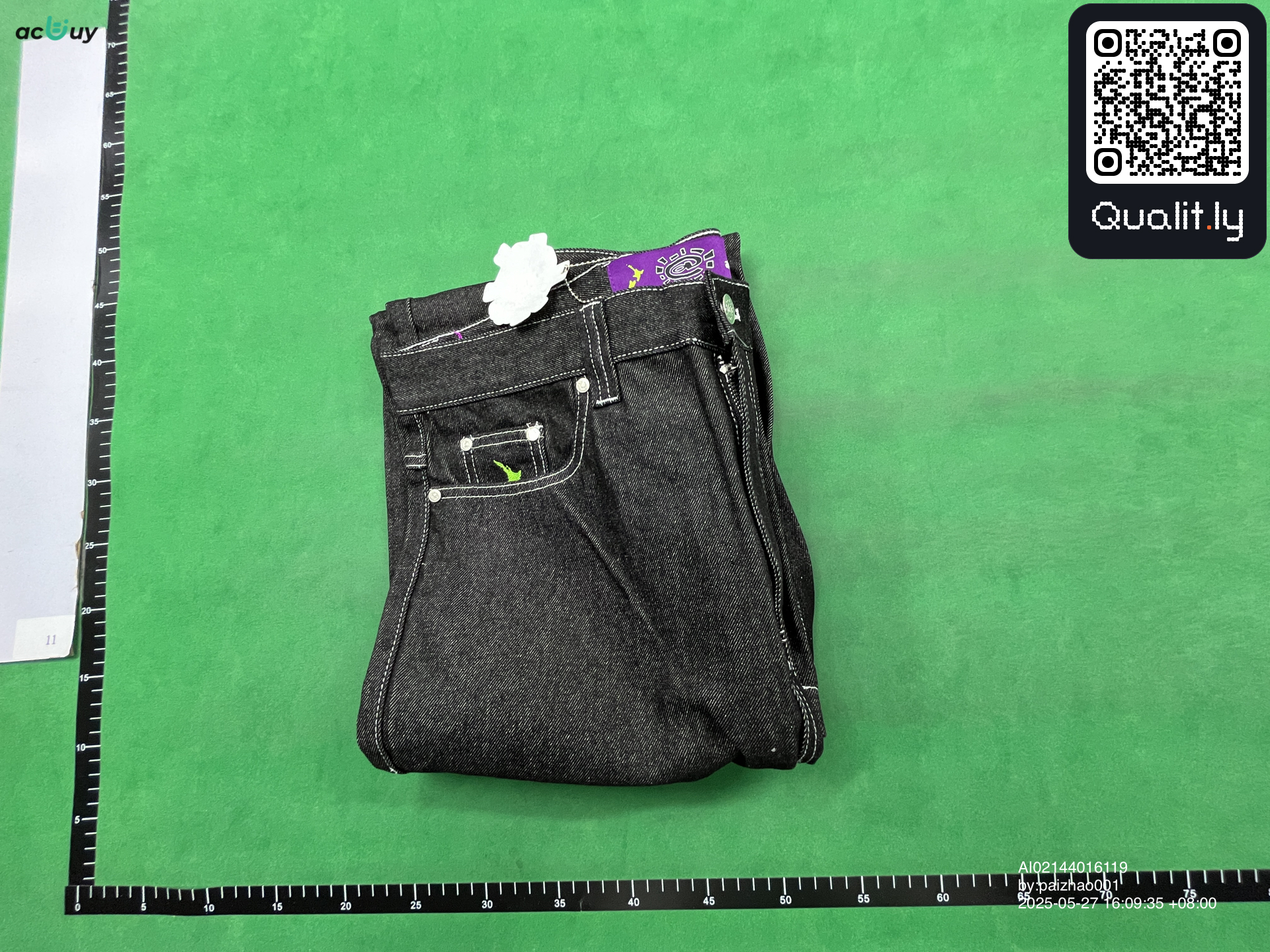 Jeansy — zdjęcie QC 1 z 4