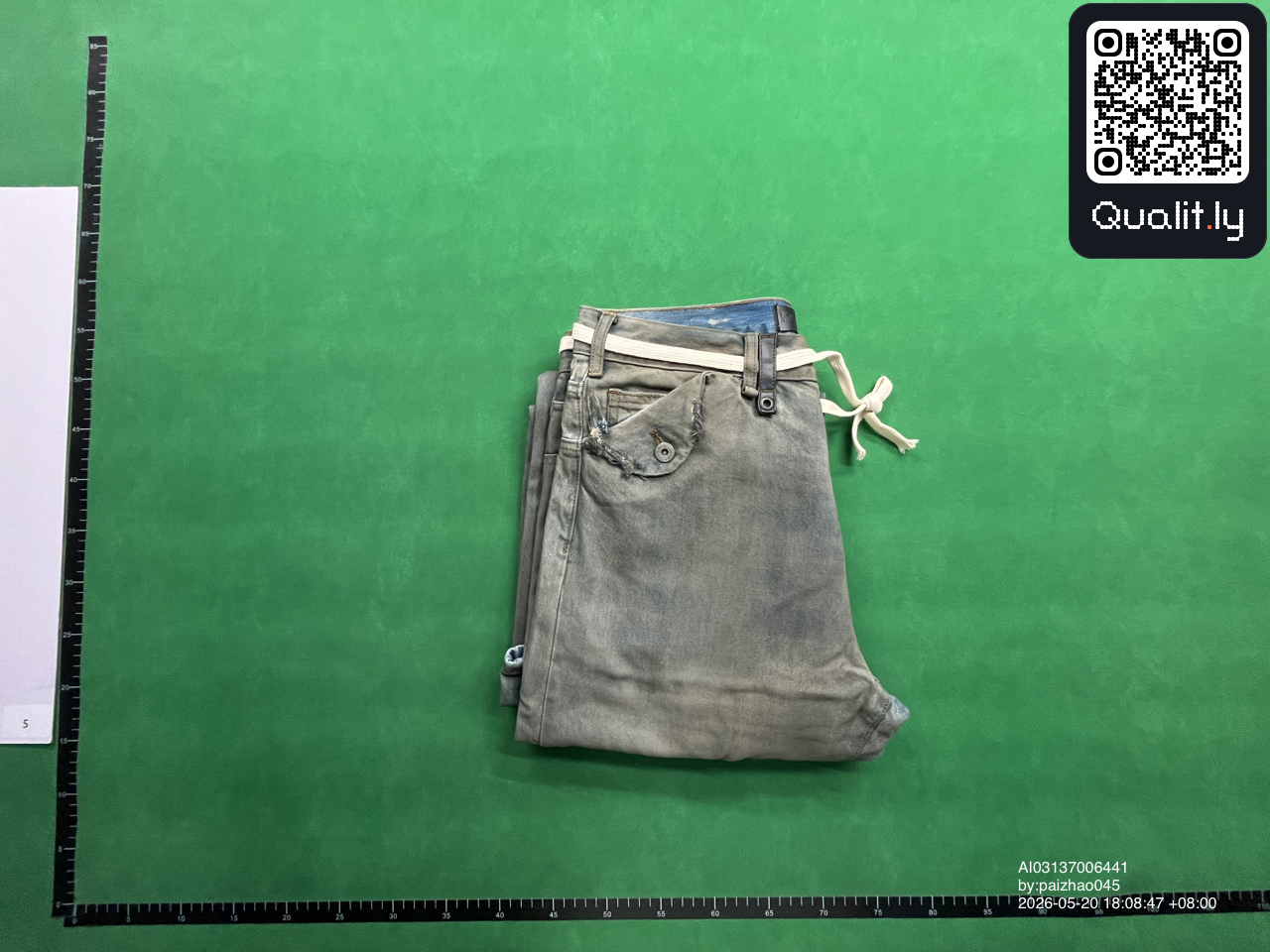 Jeans — QC-foto 1 van 4