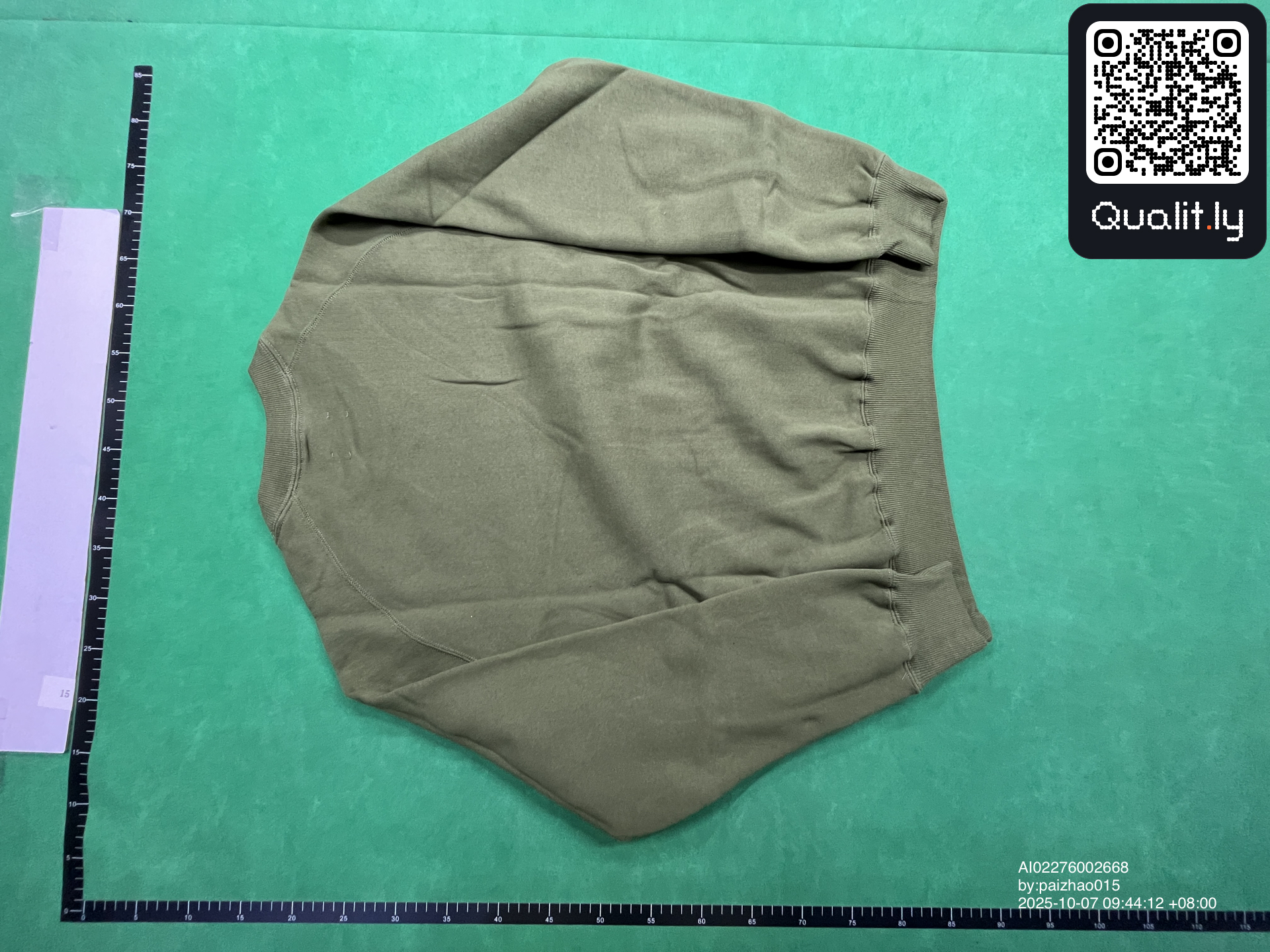 Sweater — QC-foto 2 van 4