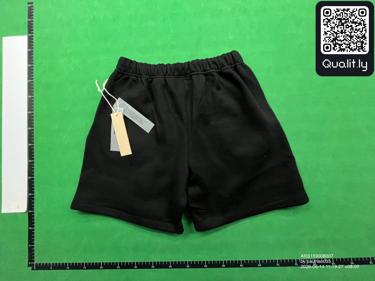 Shorts QC photo 2 of 50