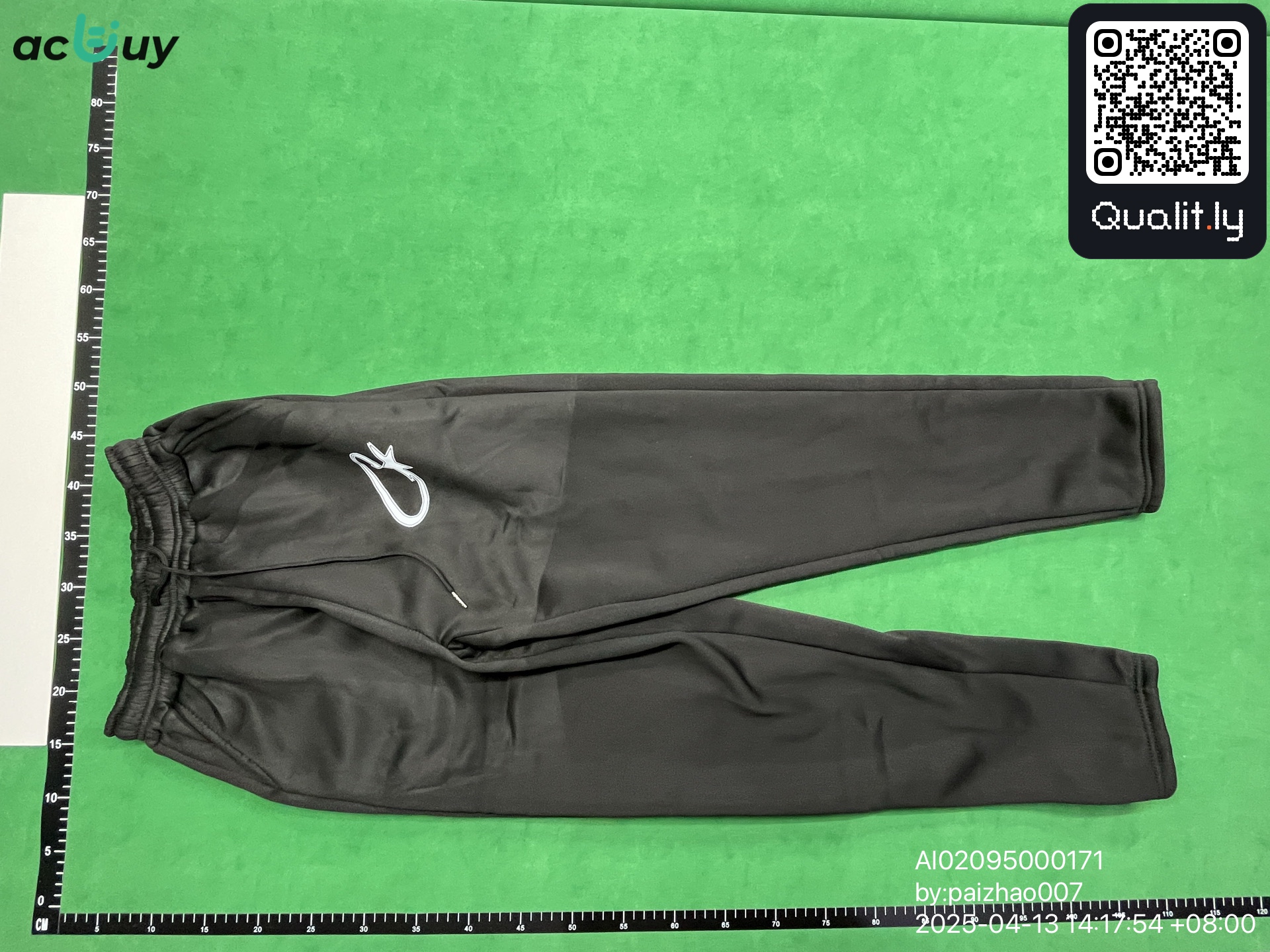 Hoodie — QC-Foto 3 von 8