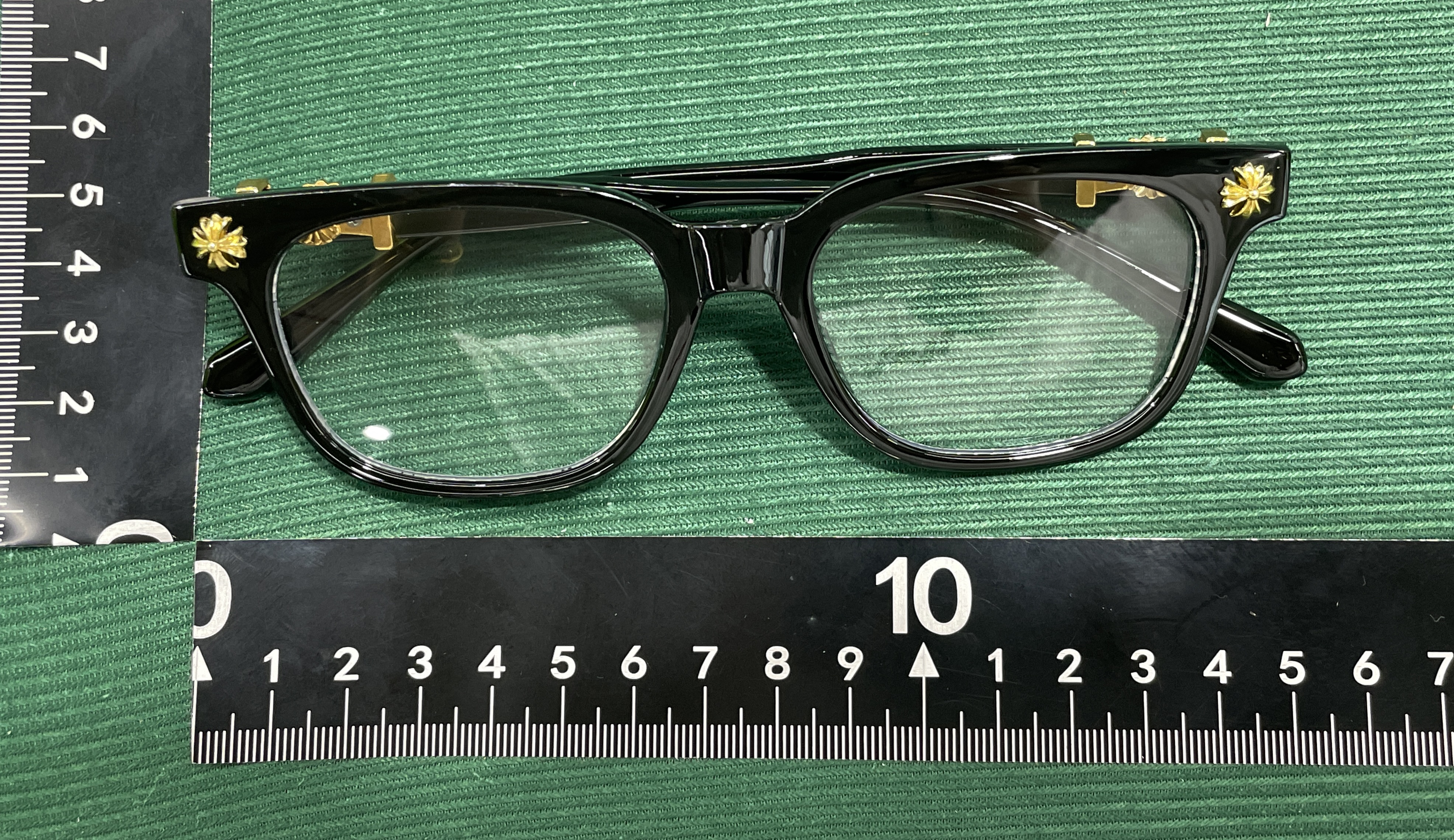 Sunglasses QC photo 1 of 61