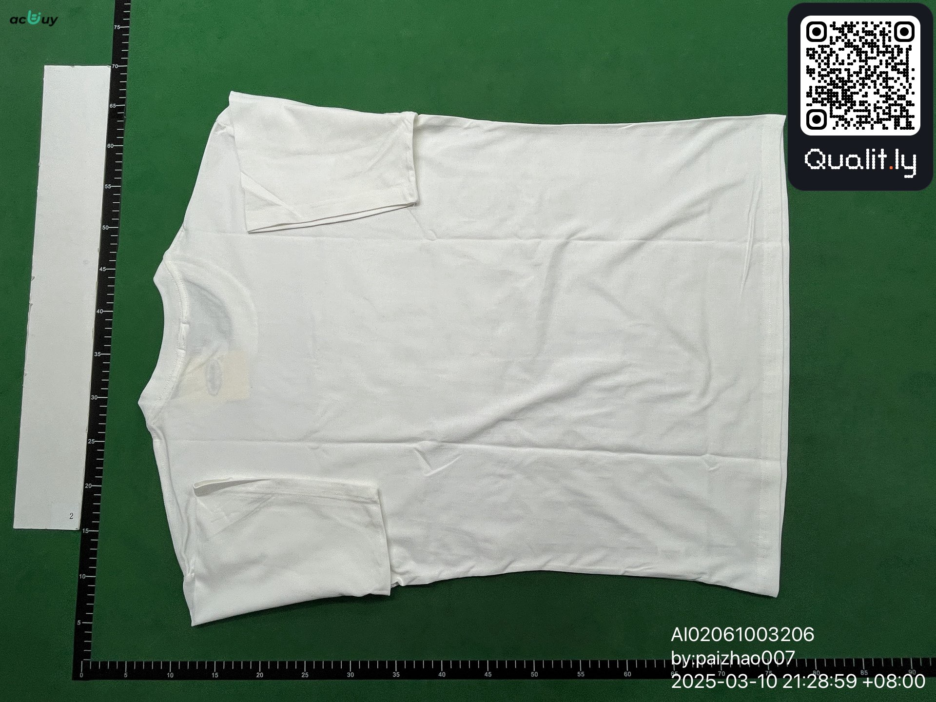 T-shirt — foto QC 2 de 12