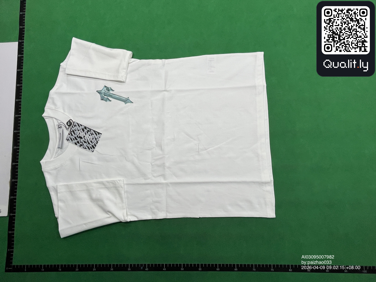 Camiseta — foto QC 3 de 10