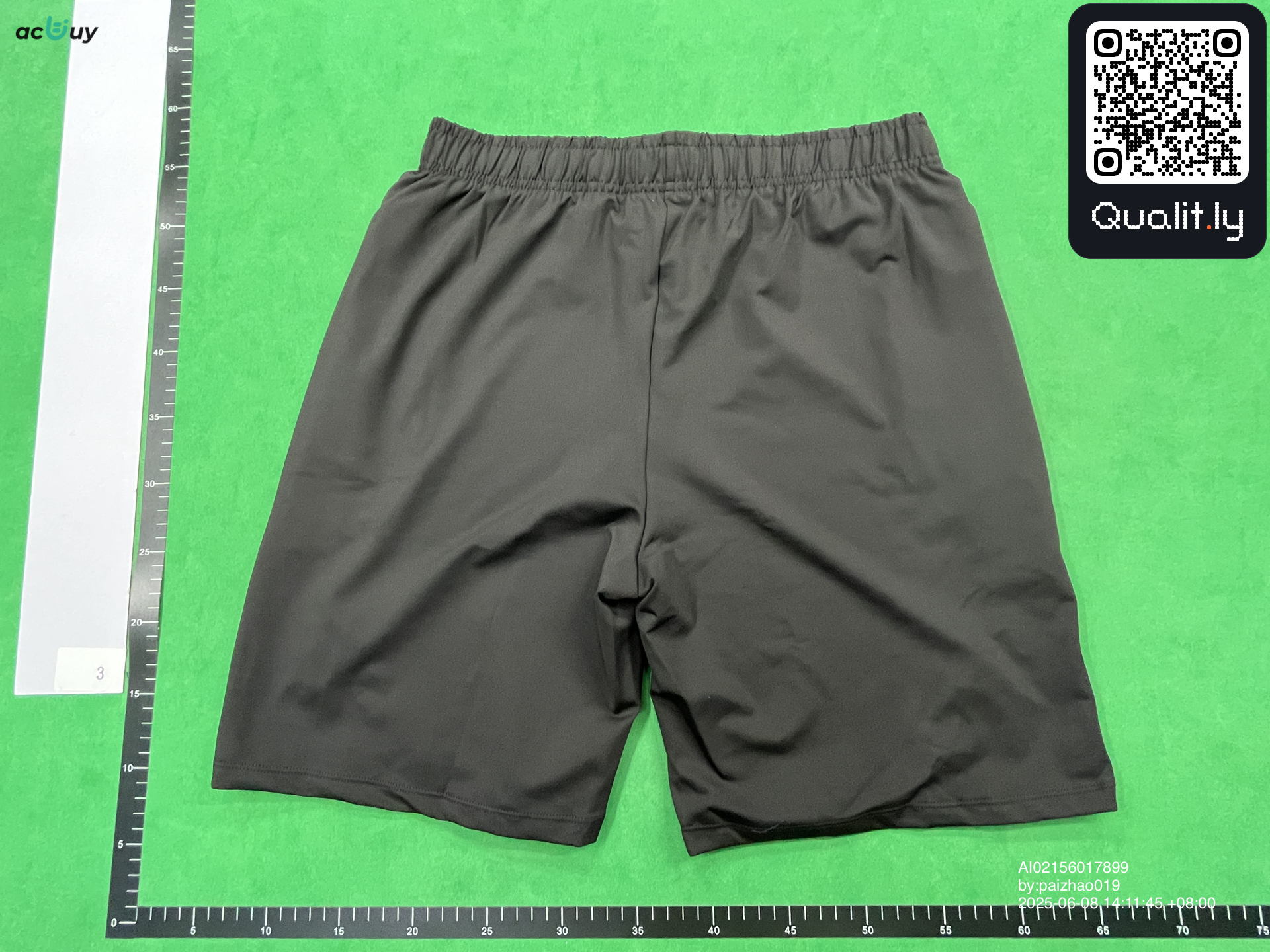 Pantalón corto — foto QC 2 de 4