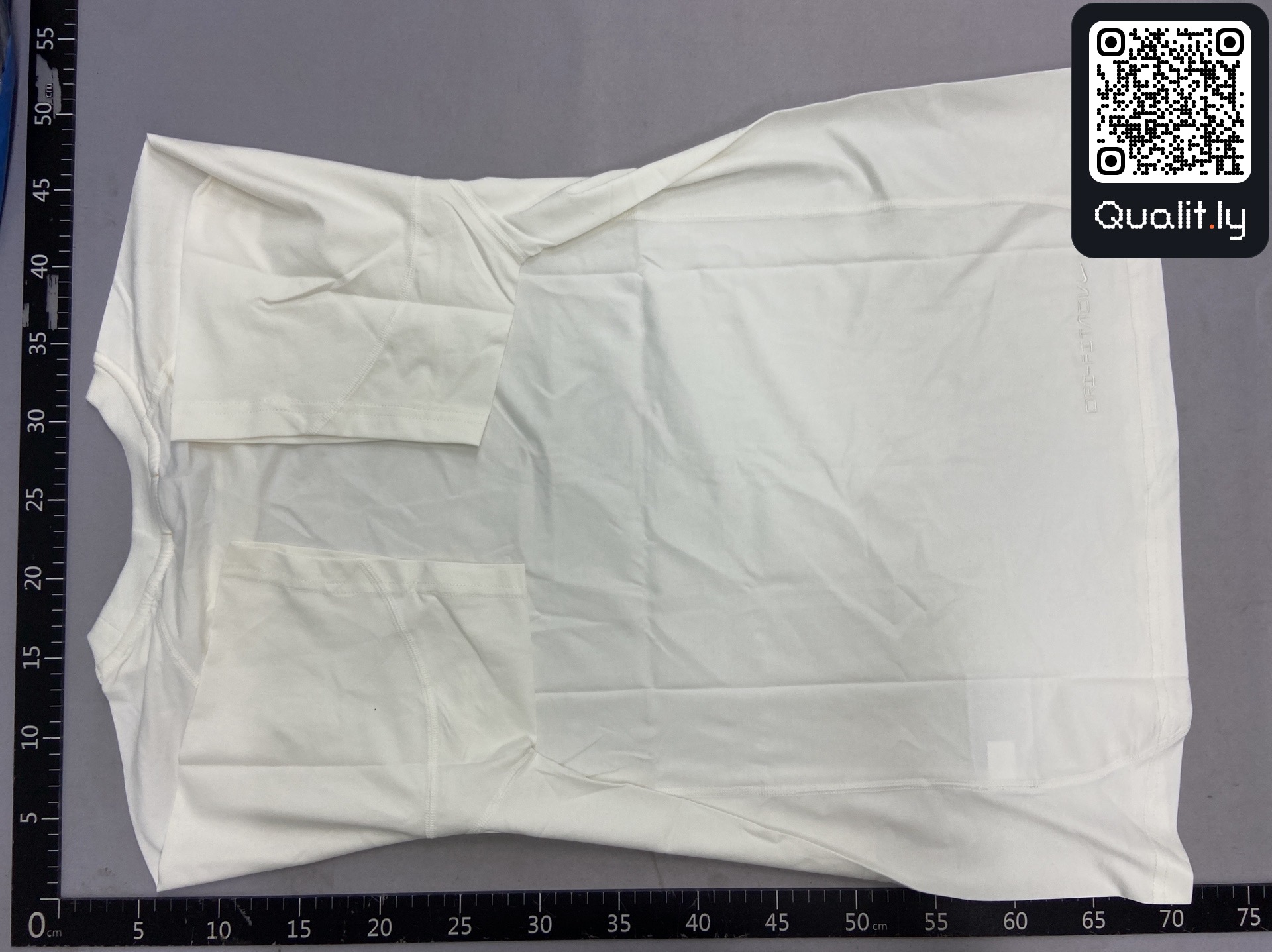 T-shirt — foto QC 2 de 22