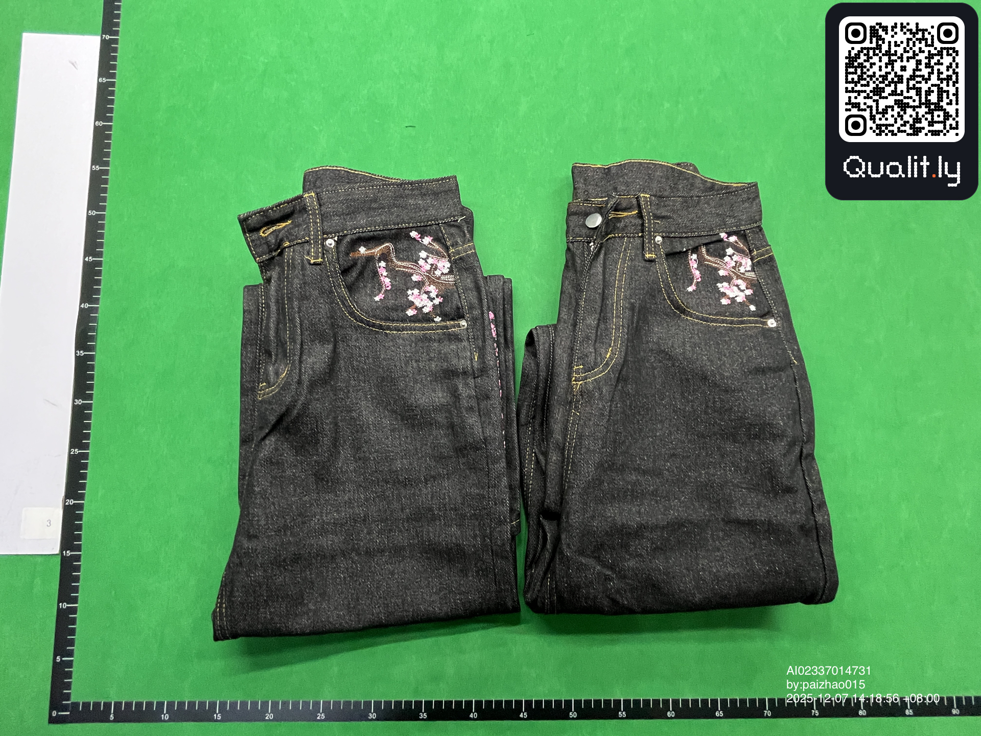 Jeans — QC-foto 1 av 22