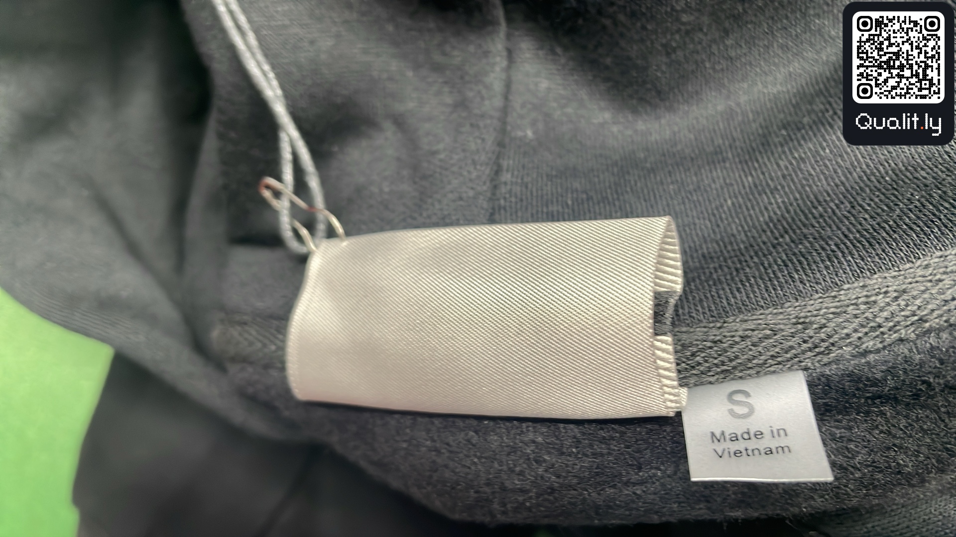 Sweat à capuche — photo QC 1 sur 44