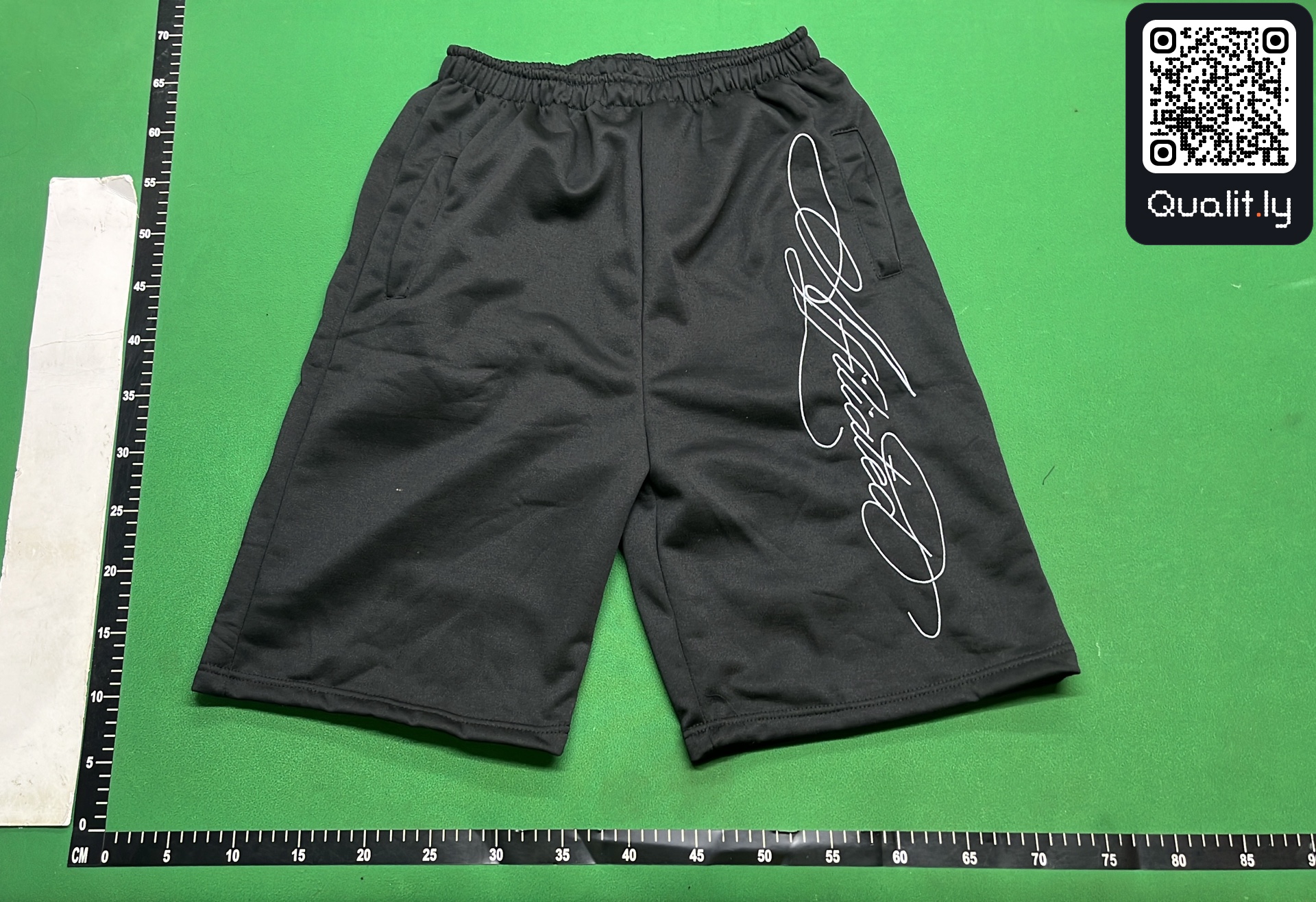 Shorts QC photo 2 of 20