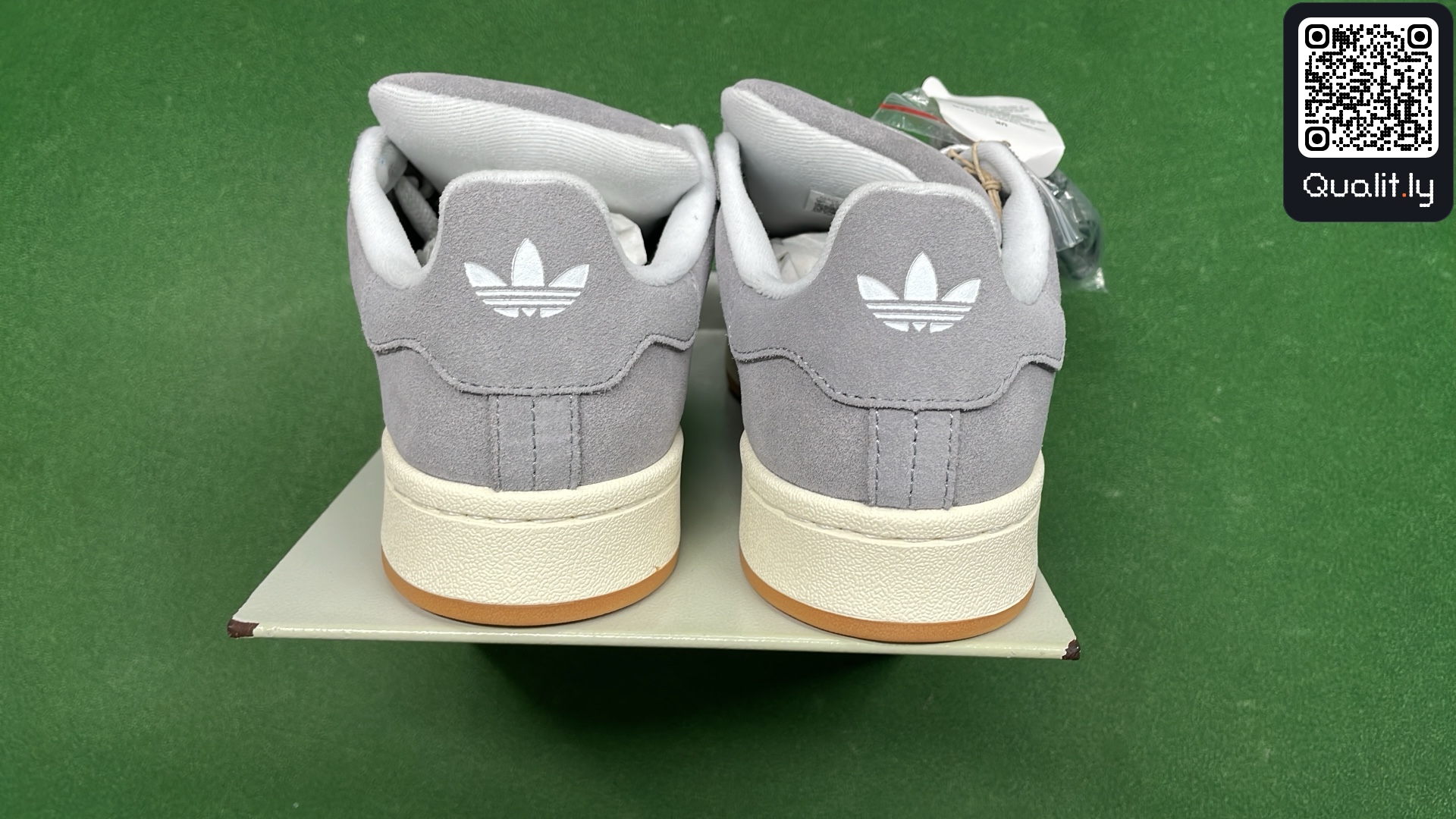Sneakers QC photo 3 of 18