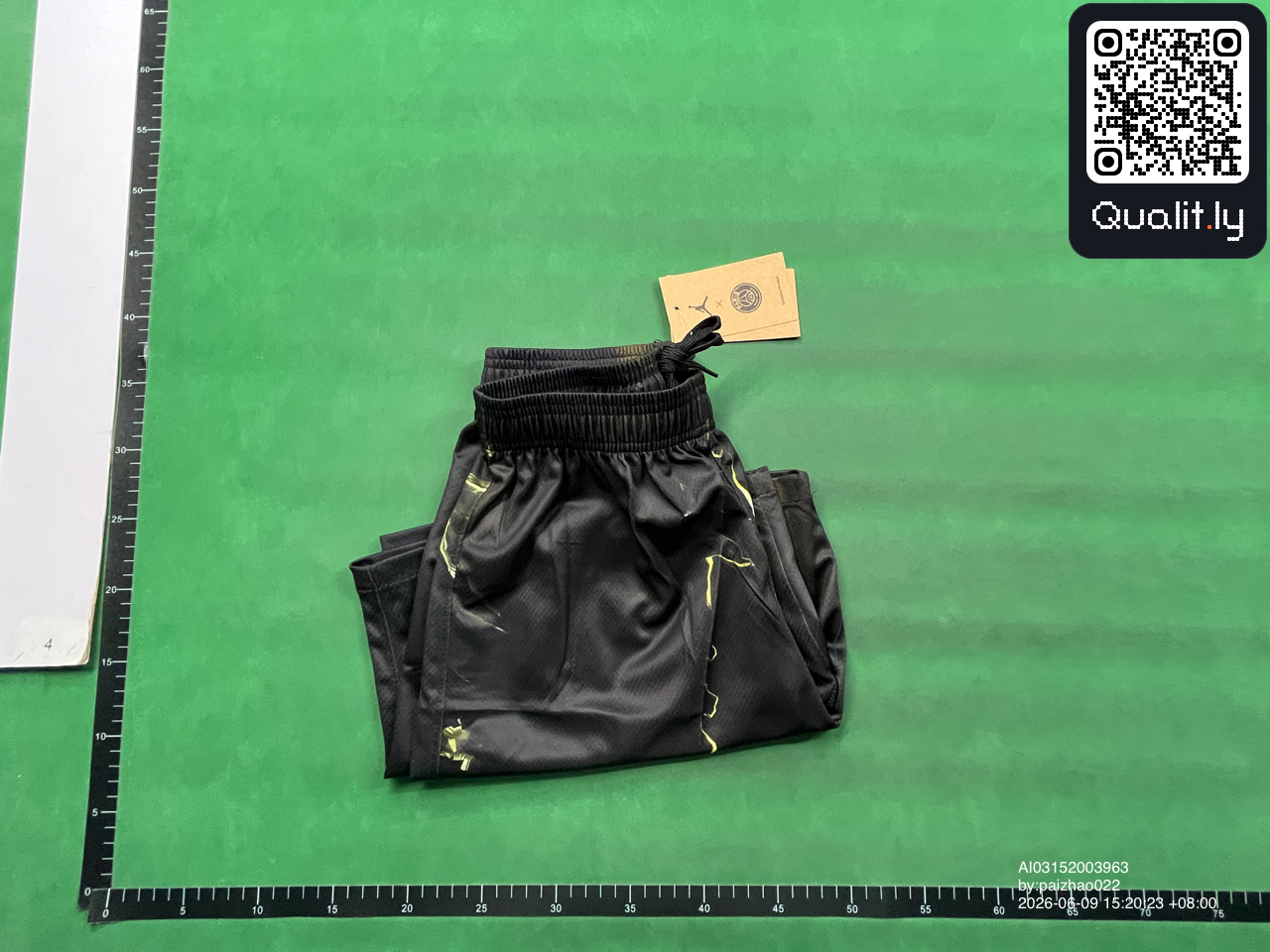 Short — photo QC 1 sur 4