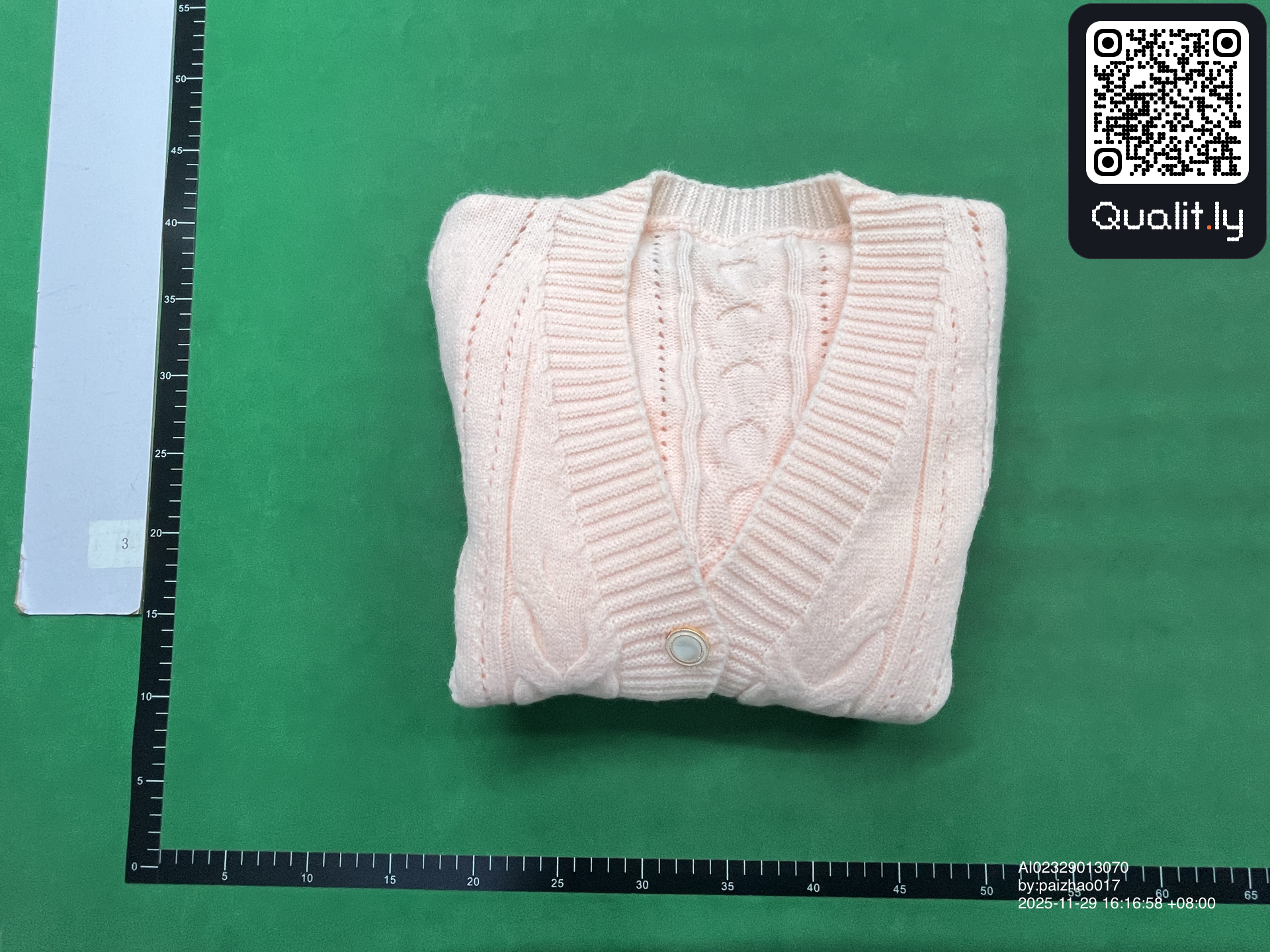 Pull — photo QC 1 sur 3