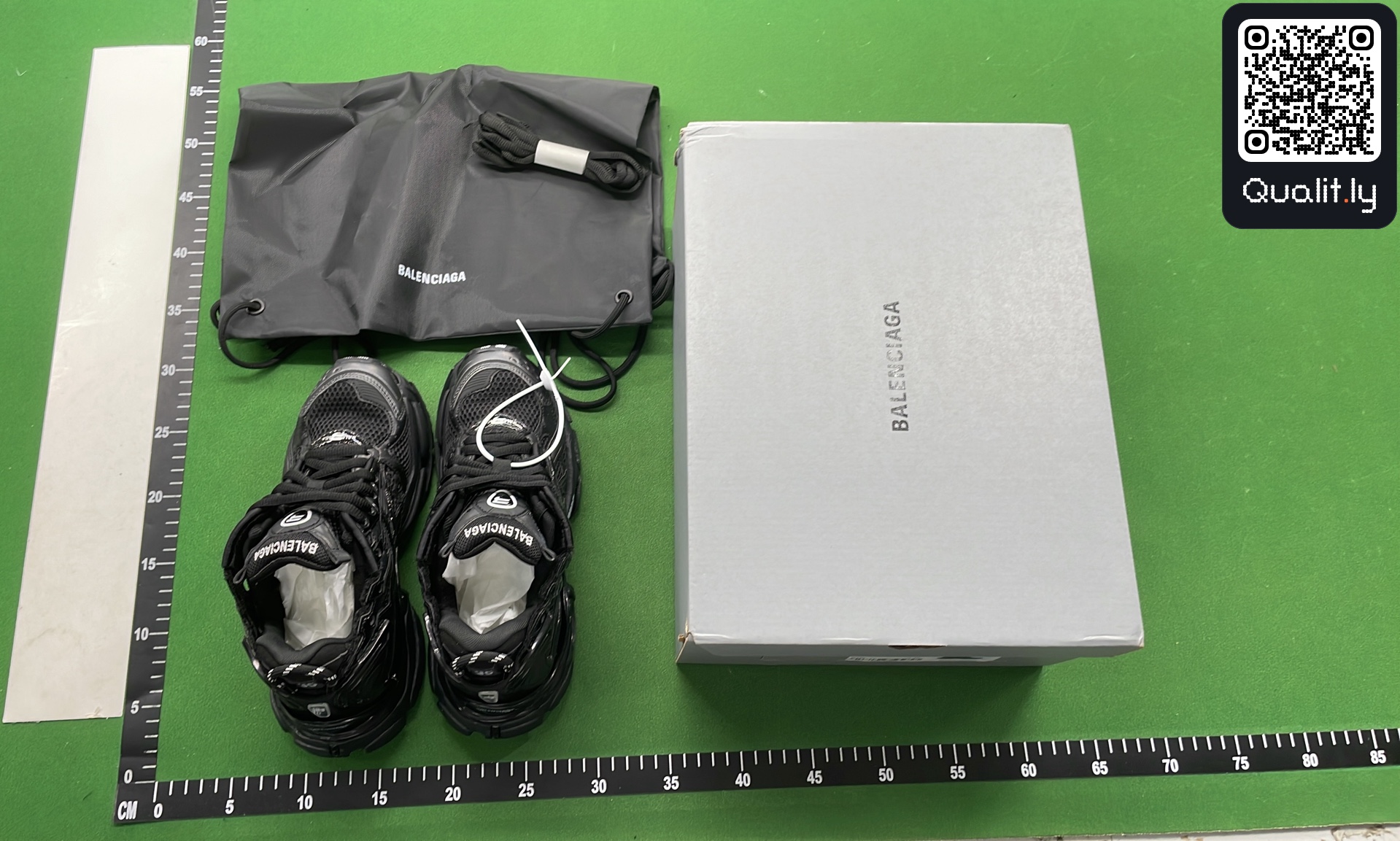 Sneakers QC photo 1 of 232