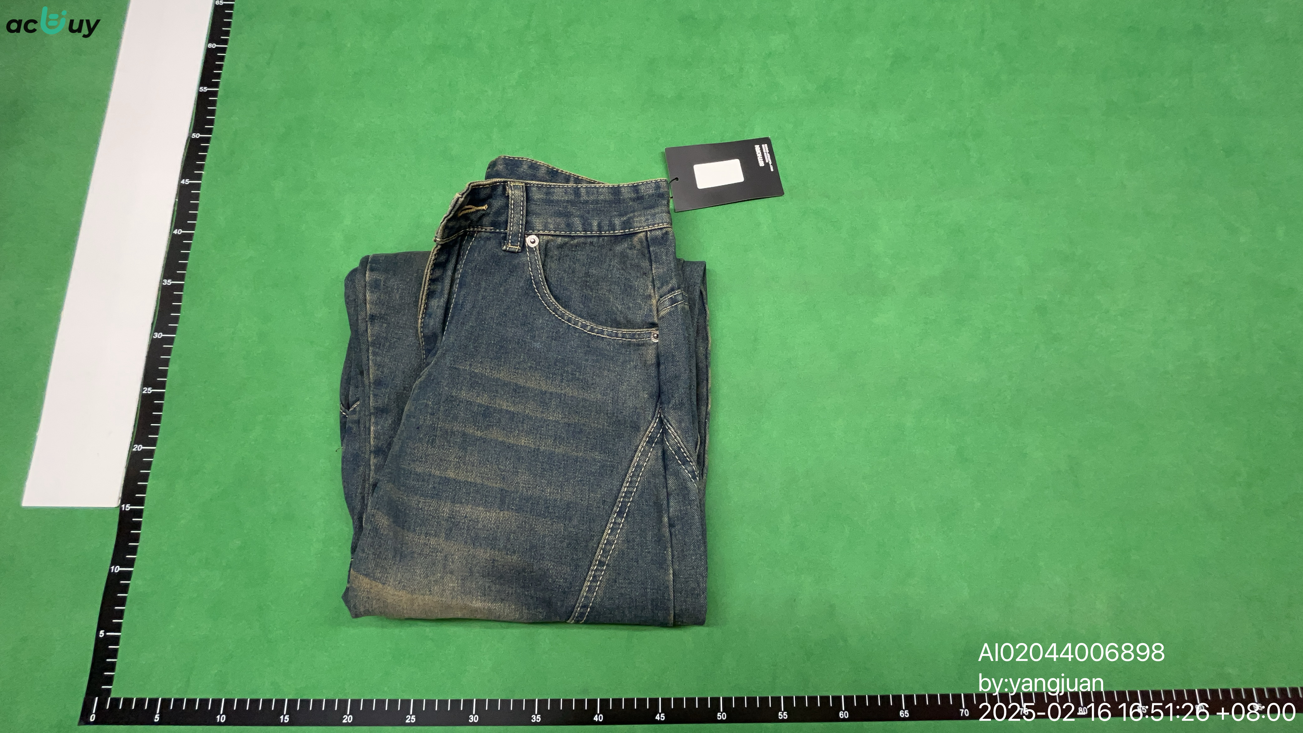 Jeans — QC-foto 1 av 4