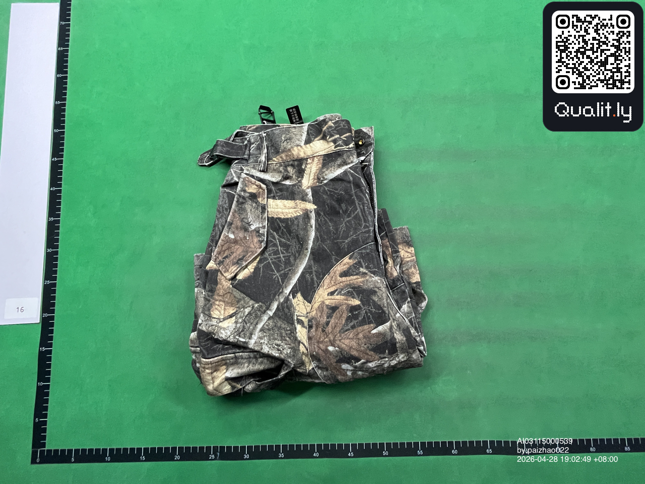 Jeansy — zdjęcie QC 1 z 8