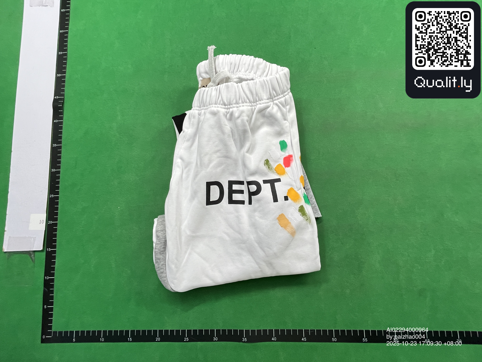 Pants QC photo 1 of 28