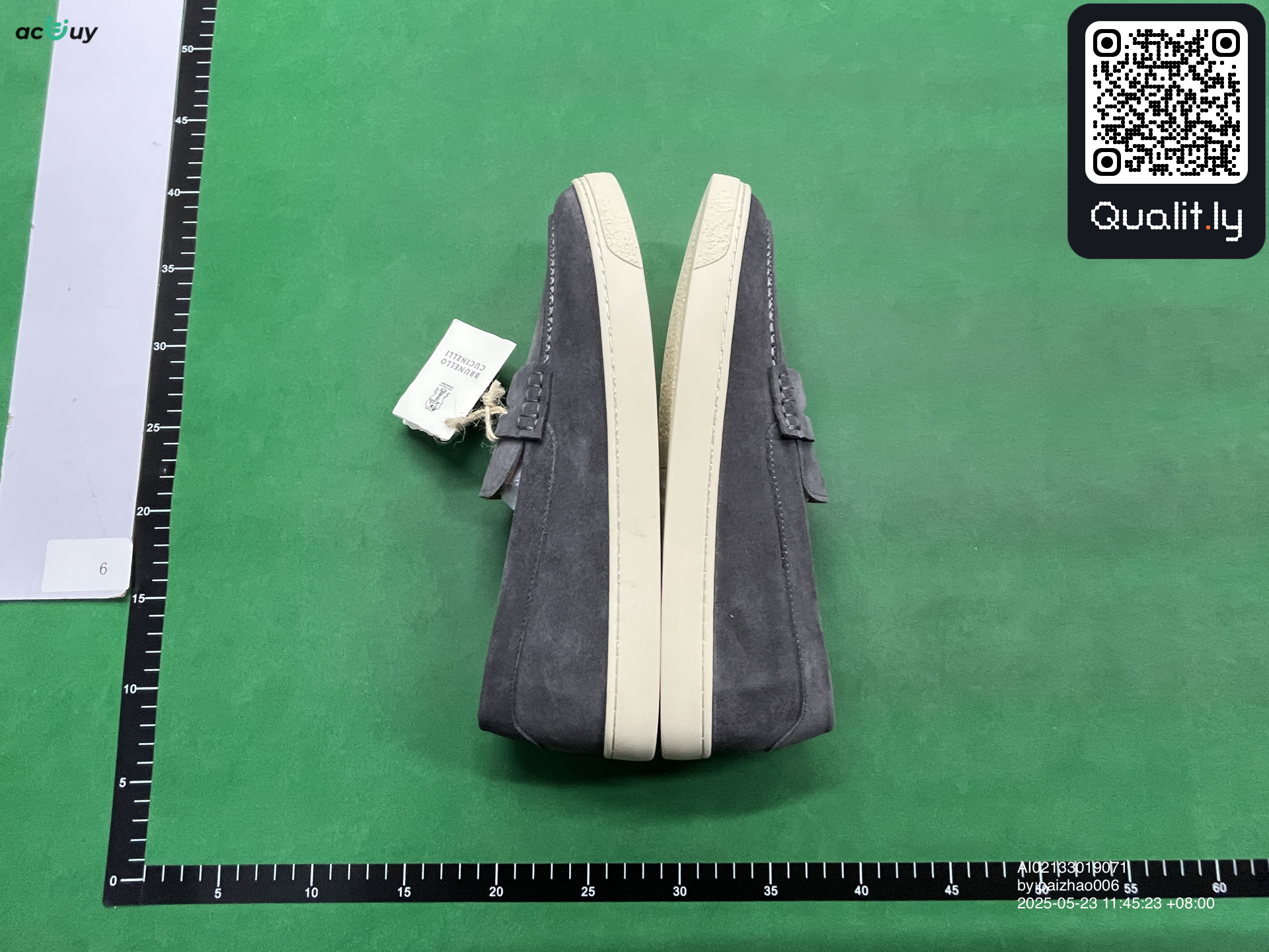 Sneakers QC photo 2 of 25