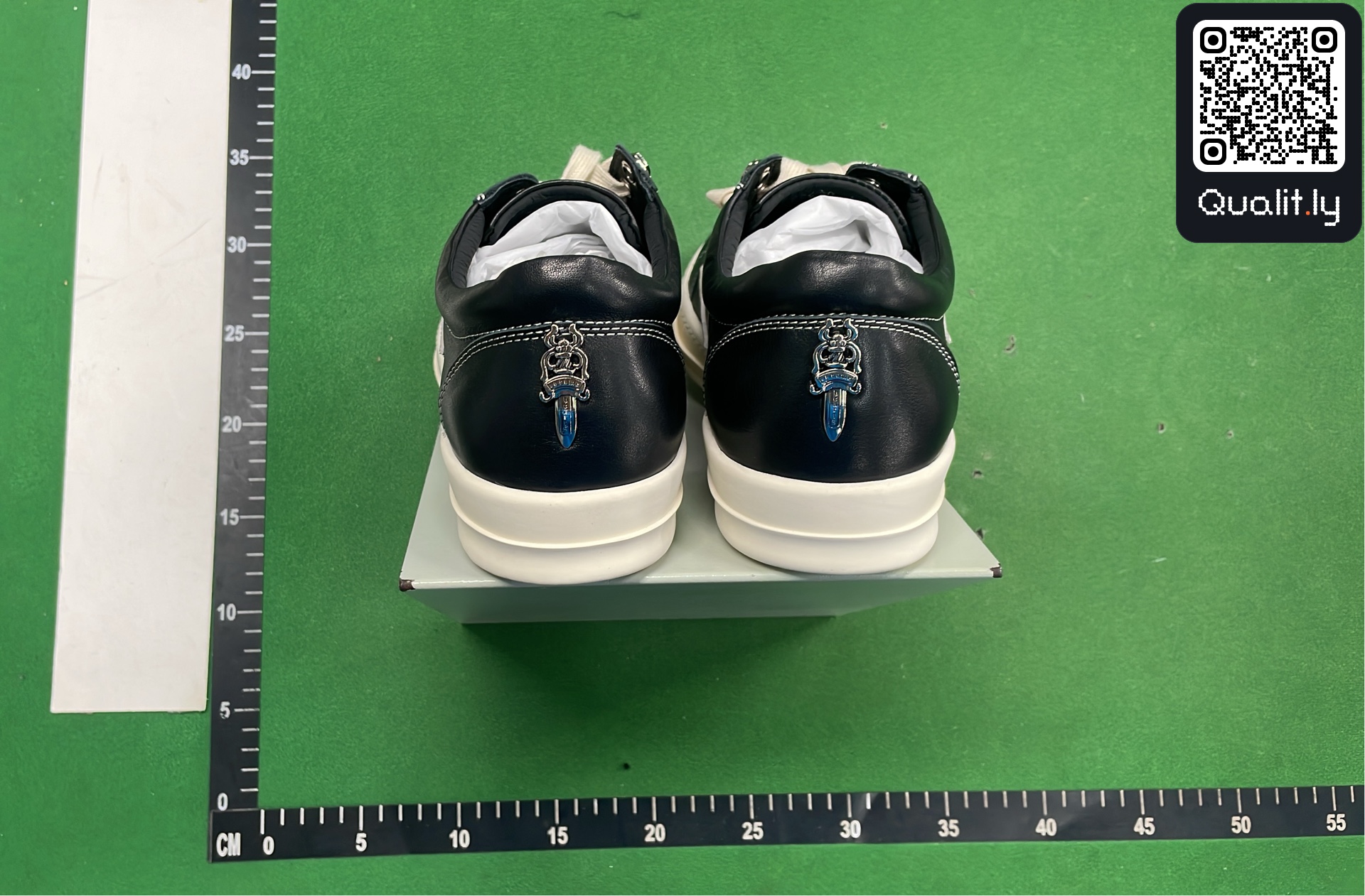 Sneakers QC photo 3 of 6