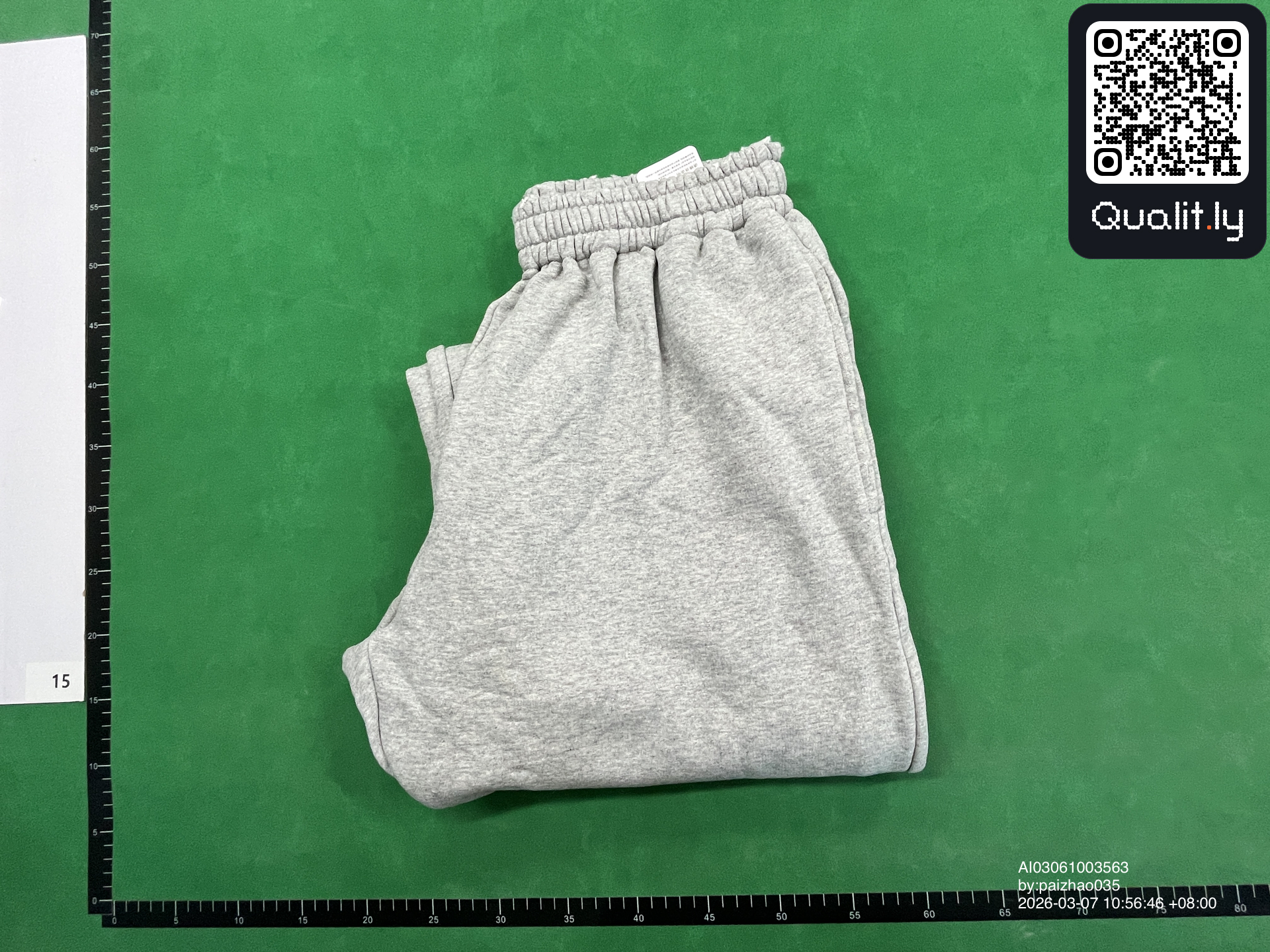 Pantaloni — foto QC 1 di 16