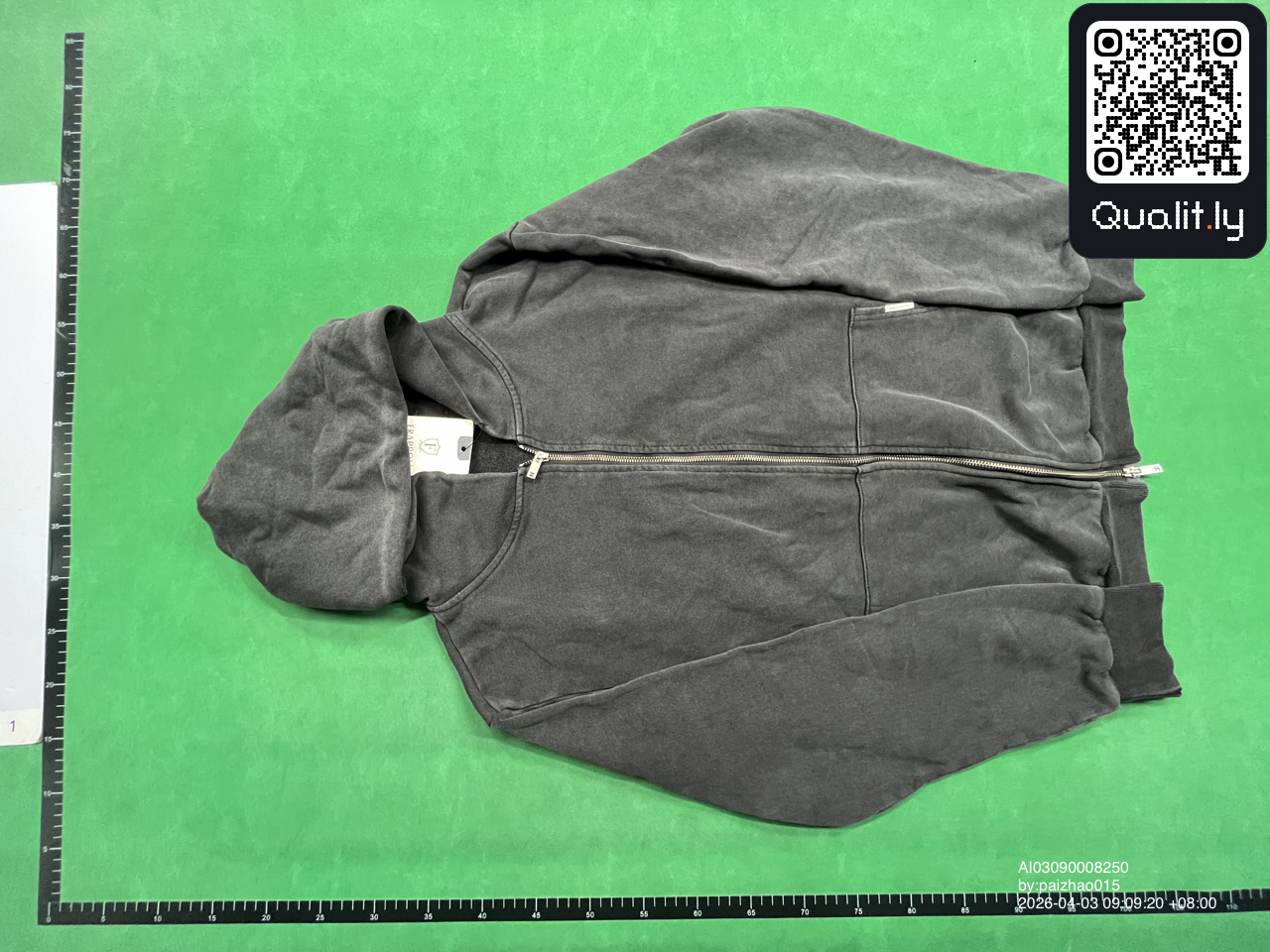 Sweat à capuche — photo QC 2 sur 38