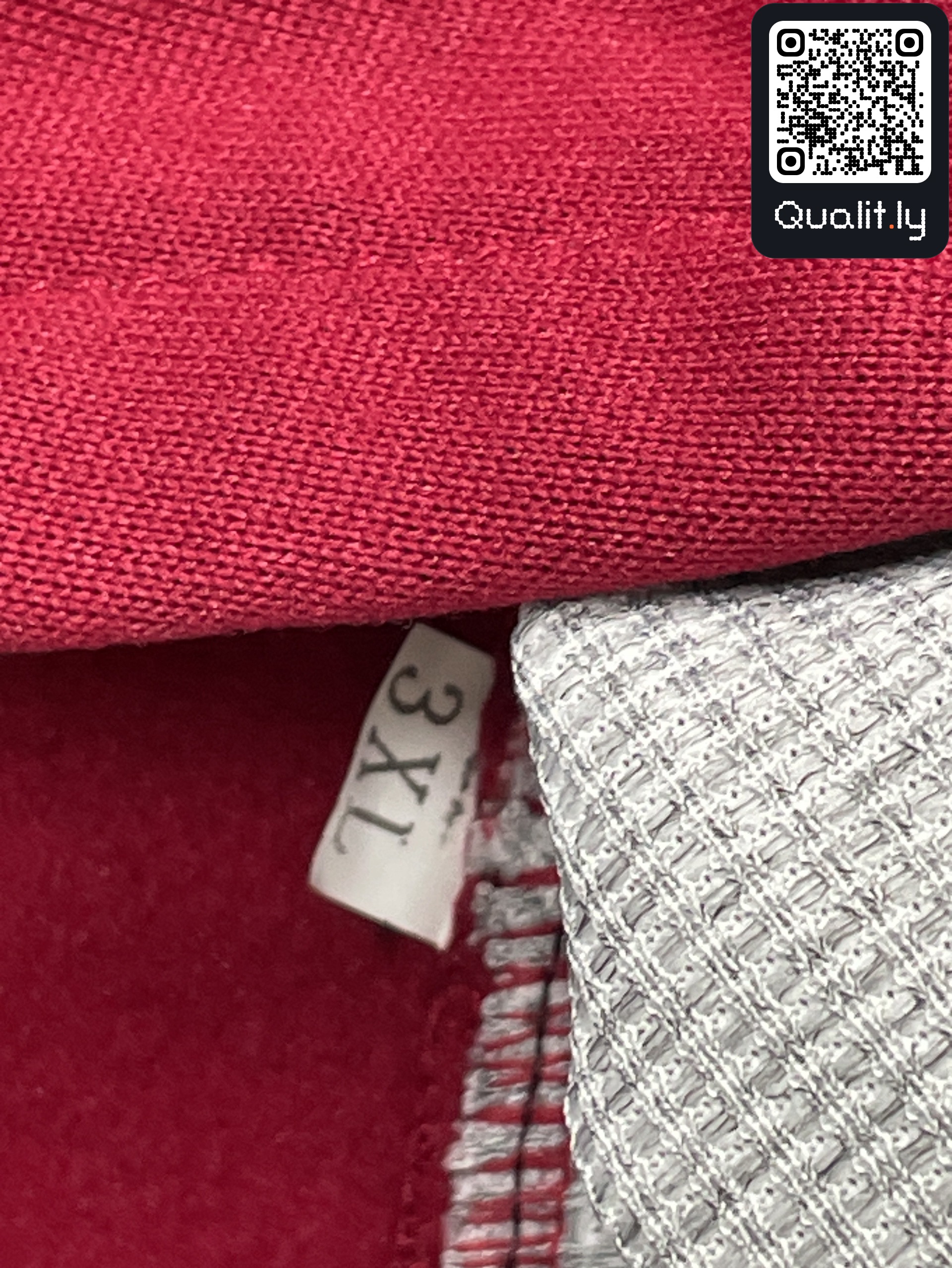 Sweat à capuche — photo QC 1 sur 12