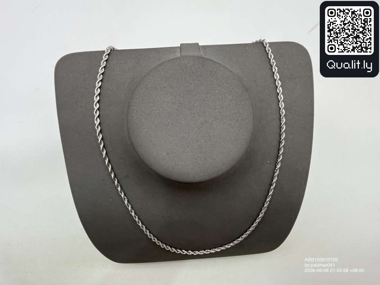 Bijou — photo QC 2 sur 33