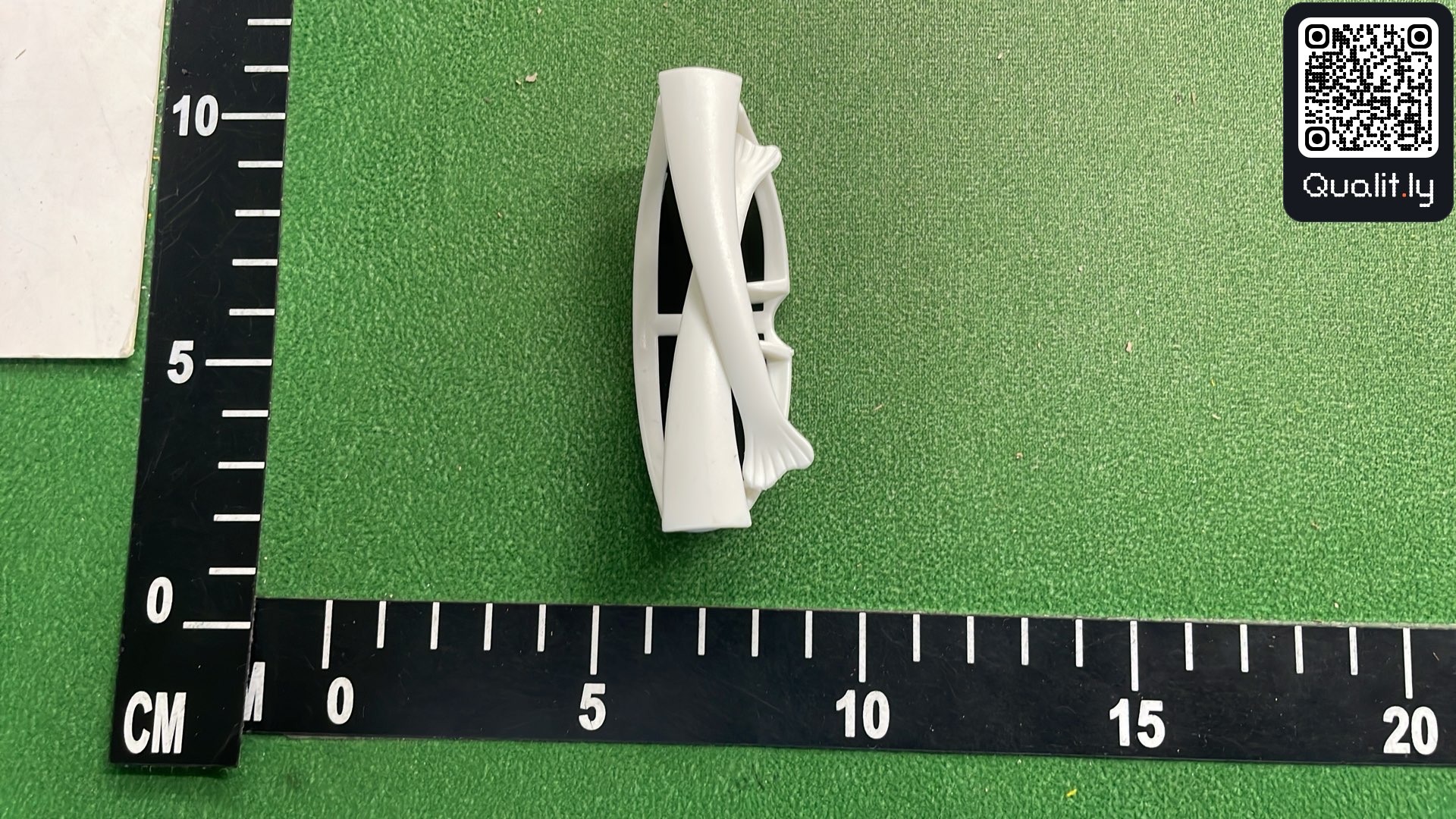 Sunglasses QC photo 3 of 6