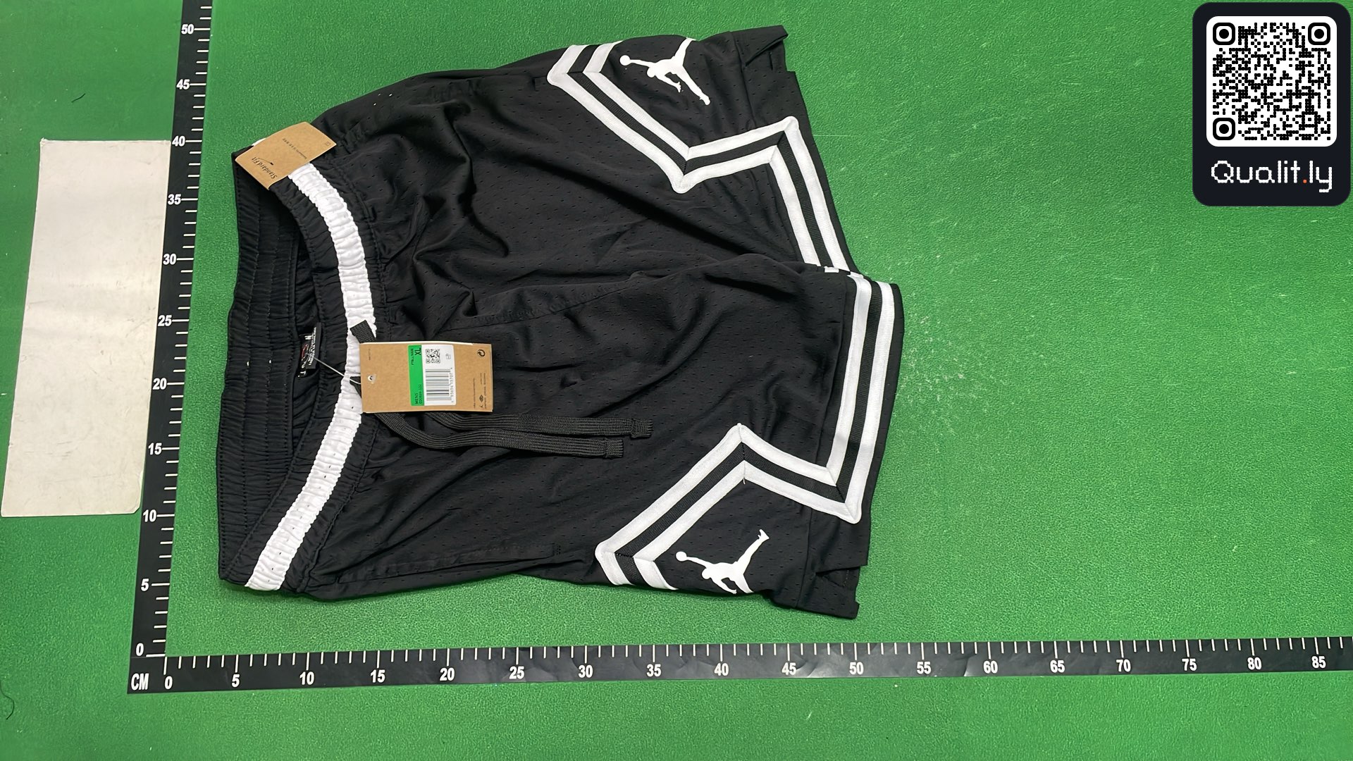 Short — photo QC 2 sur 12
