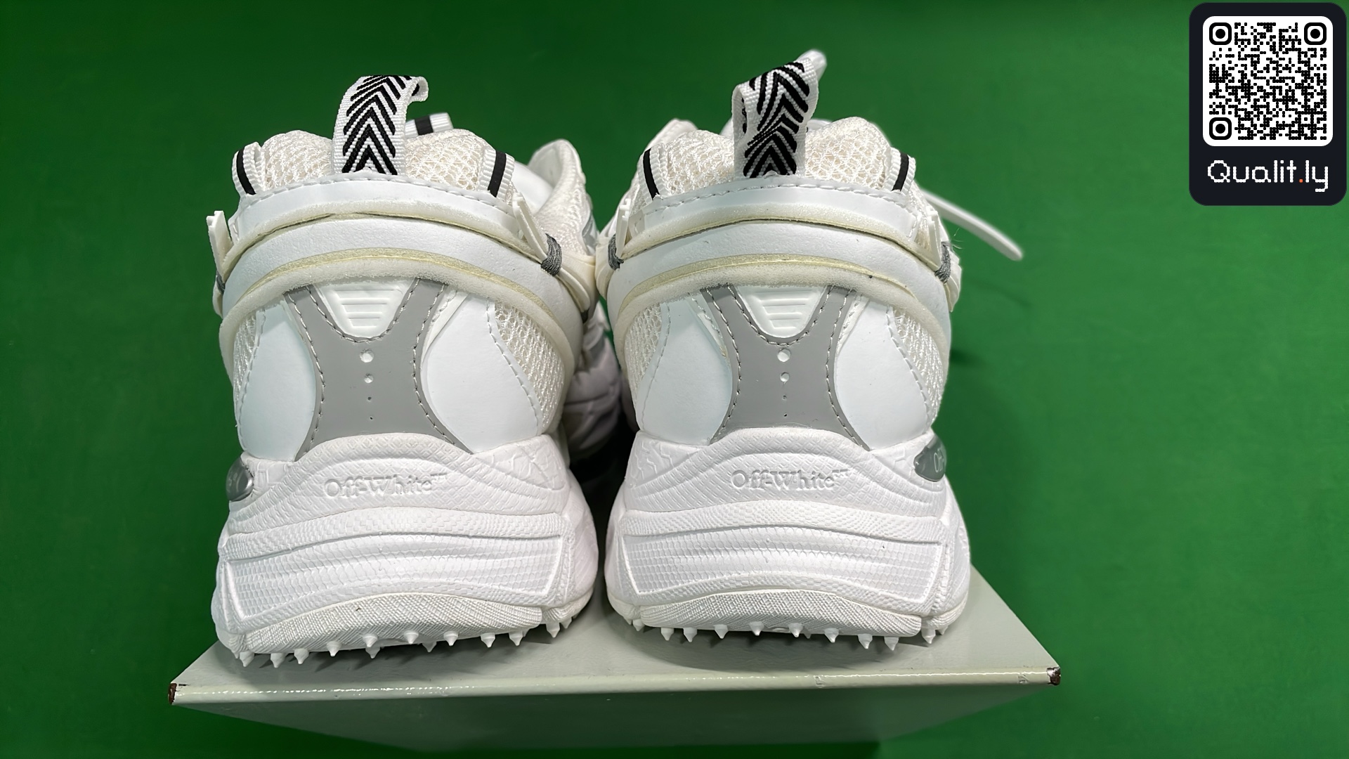 Sneakers — QC-foto 3 van 24