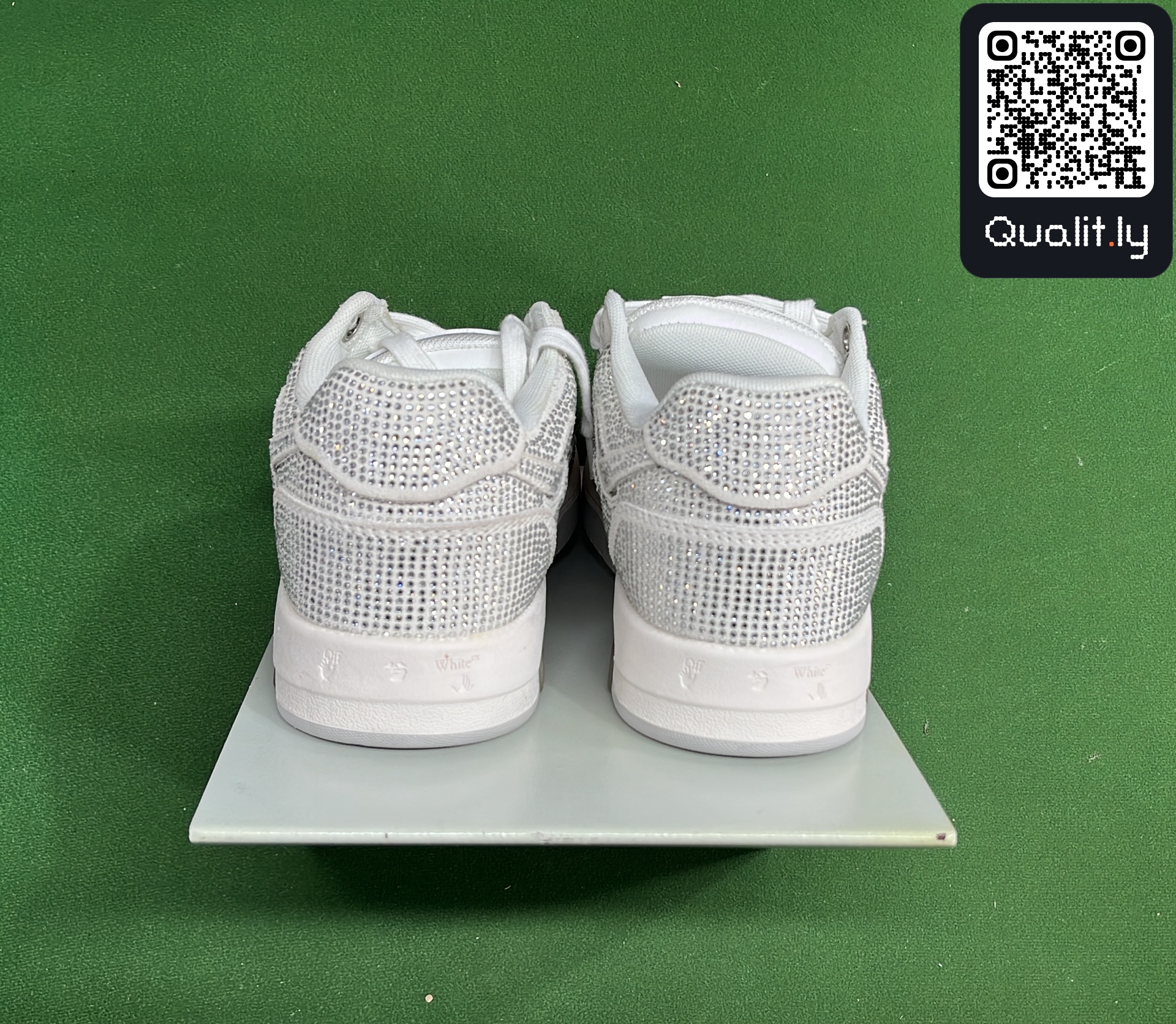 Sneakers QC photo 3 of 216