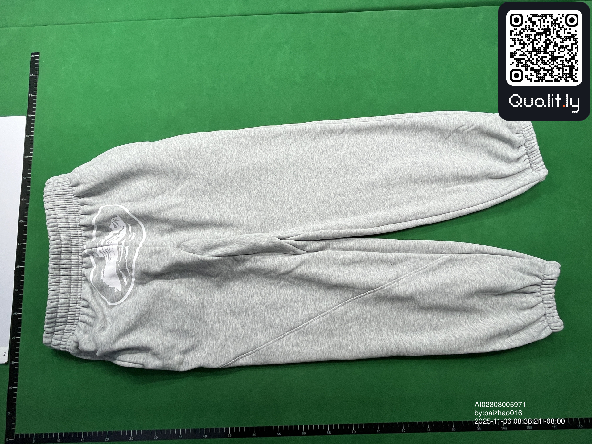 Hoodie — QC-foto 2 av 4