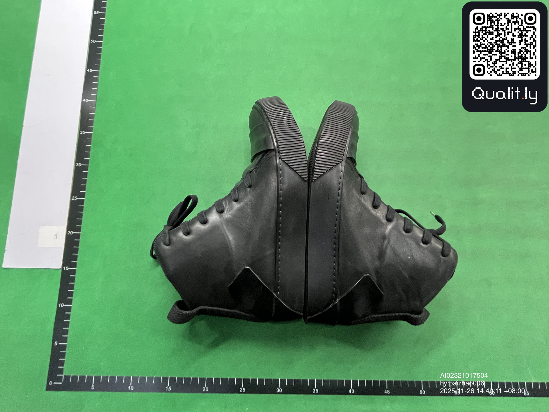 Sneakers — foto QC 2 di 6