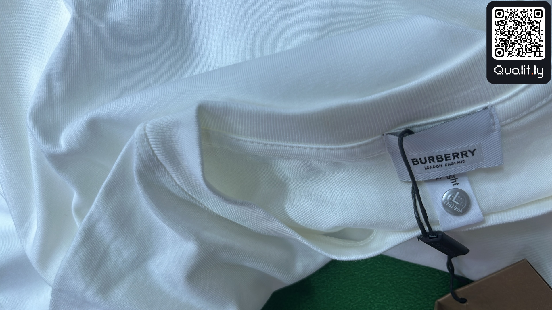 Tricou — fotografie QC 1 din 4