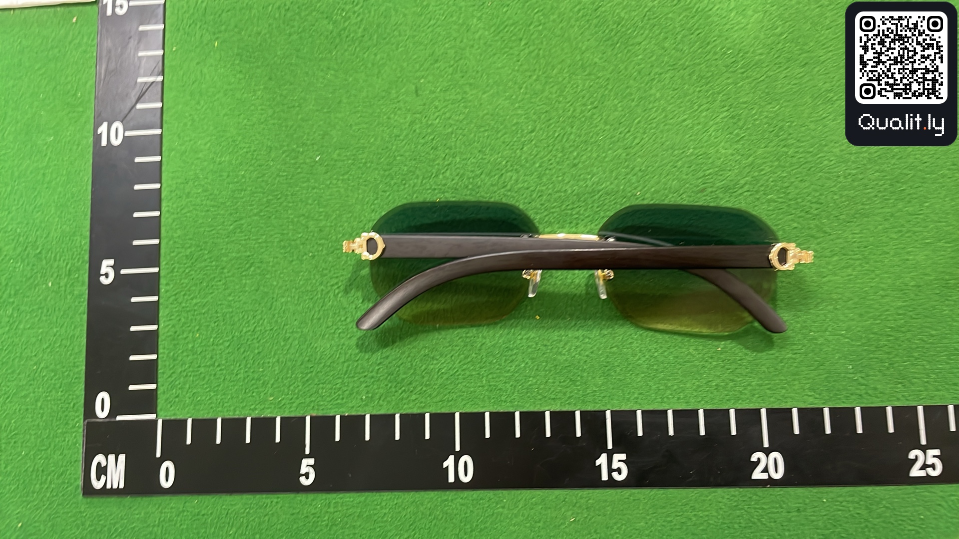 Sunglasses QC photo 2 of 12