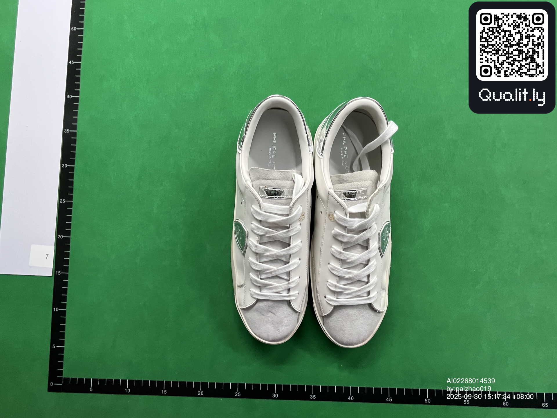 Sneakers QC photo 1 of 6