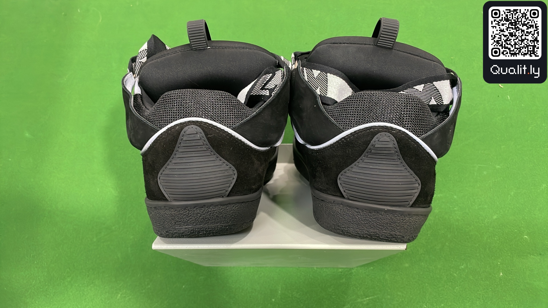 Sneakers — QC-foto 3 van 18