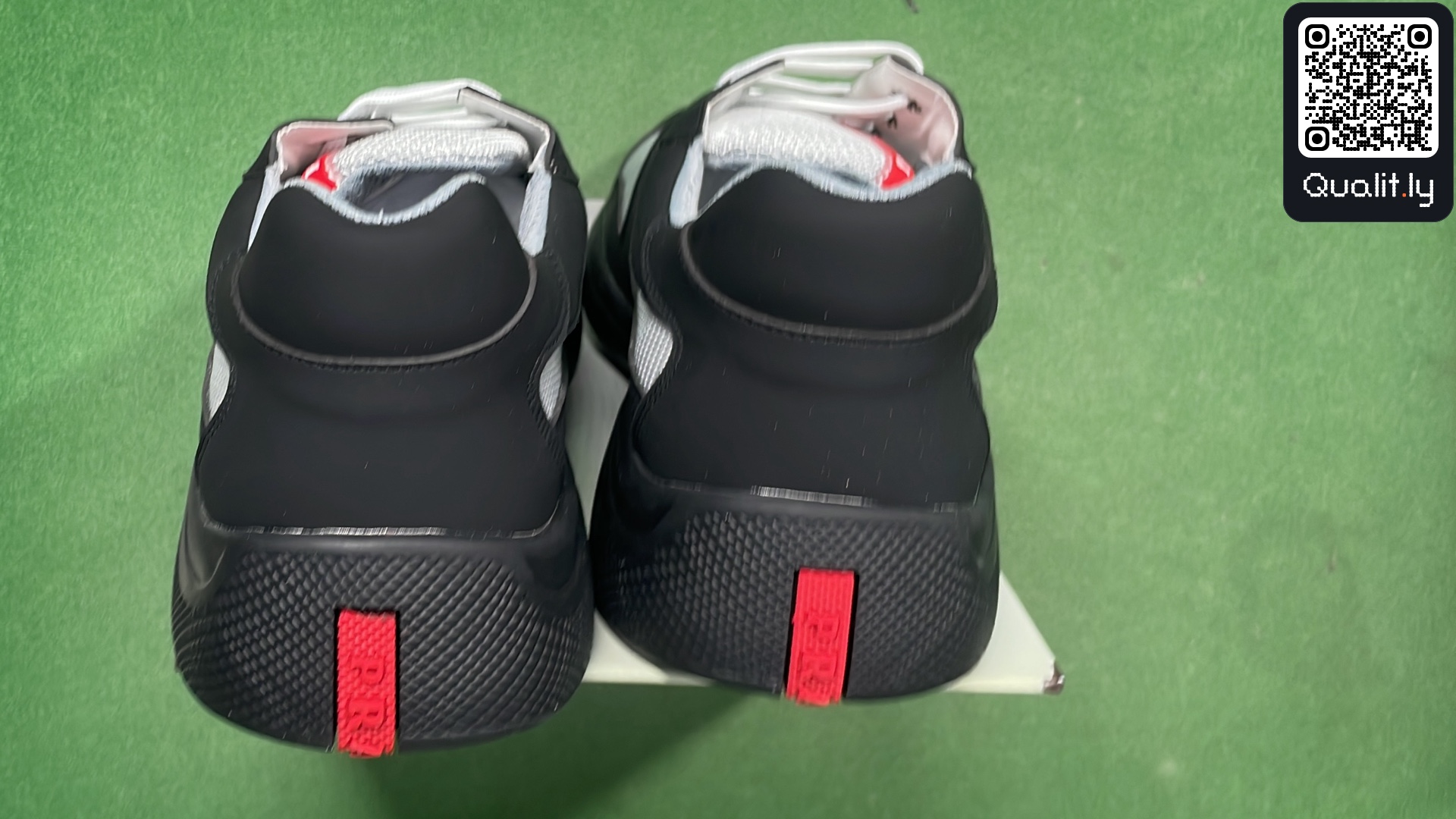 Sneakers — foto QC 3 di 24