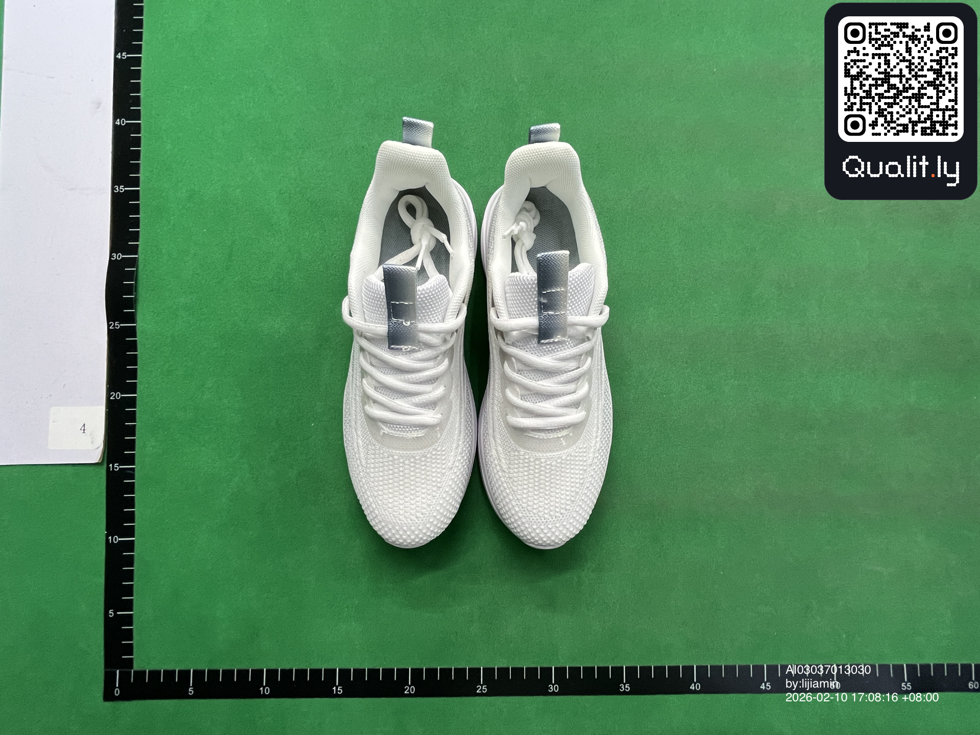 Sneakers — foto QC 1 di 10