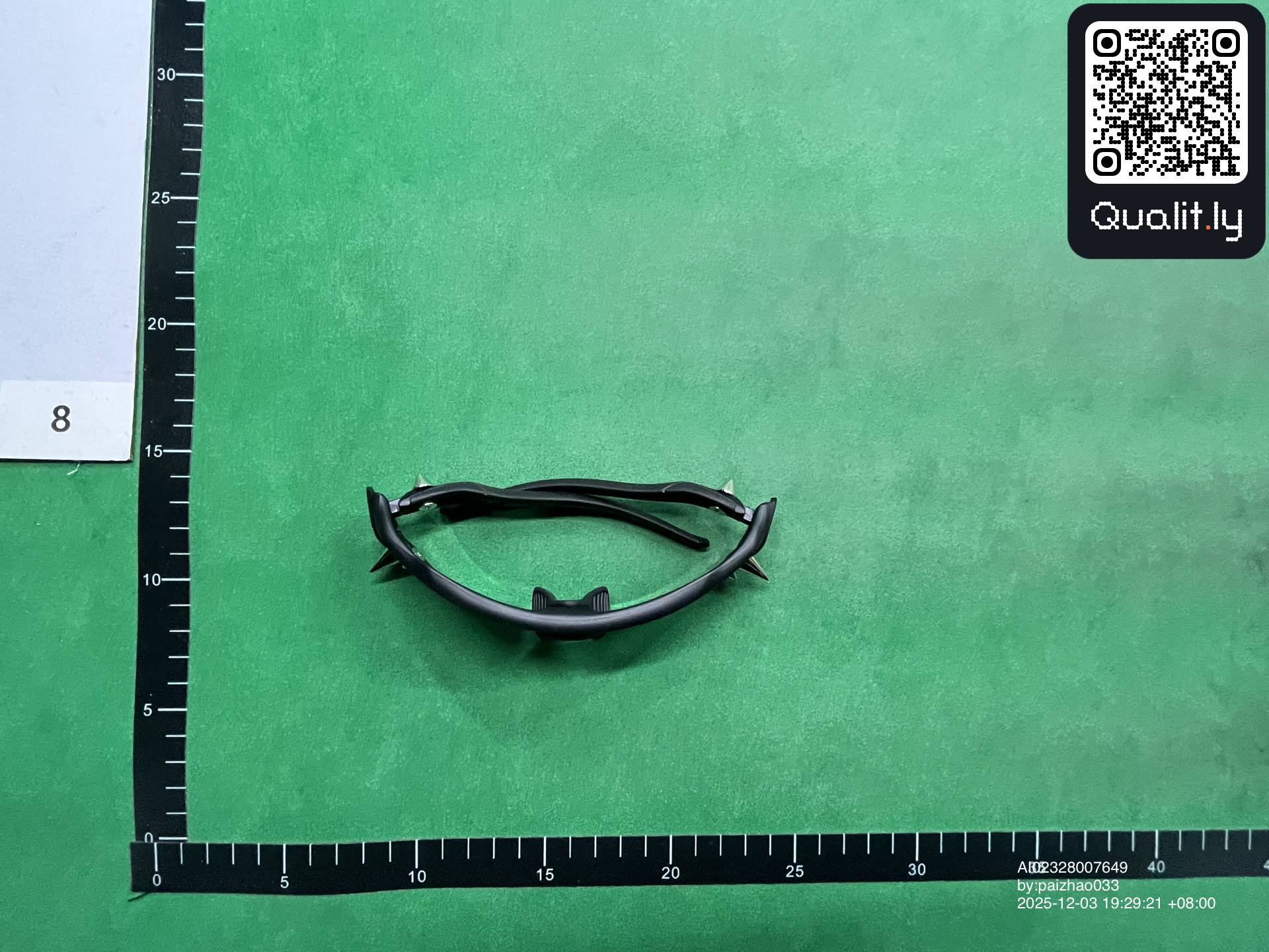 Sunglasses QC photo 3 of 6