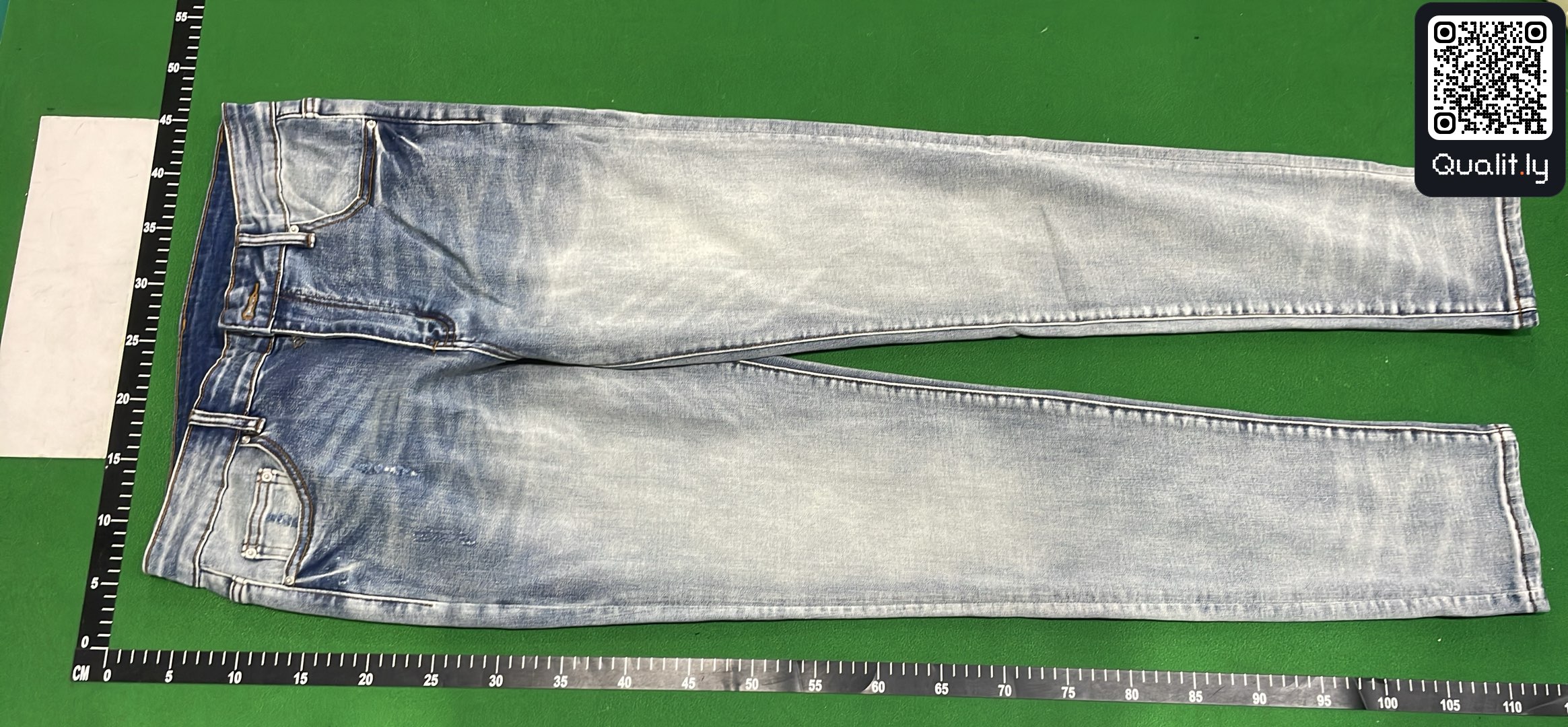 Jeansy — zdjęcie QC 2 z 16