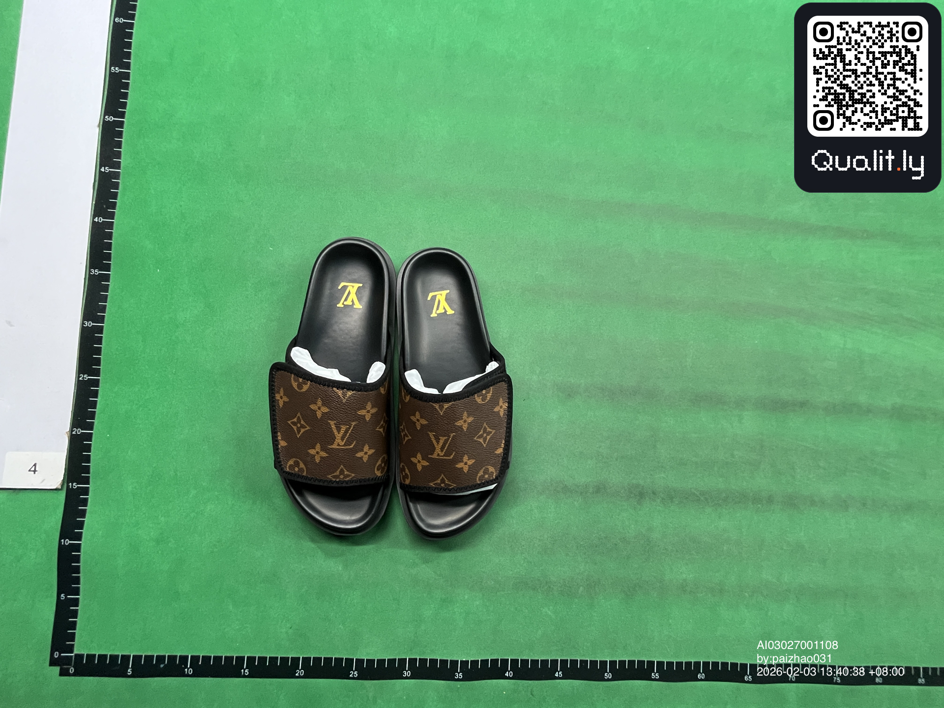 Sneakers QC photo 1 of 5