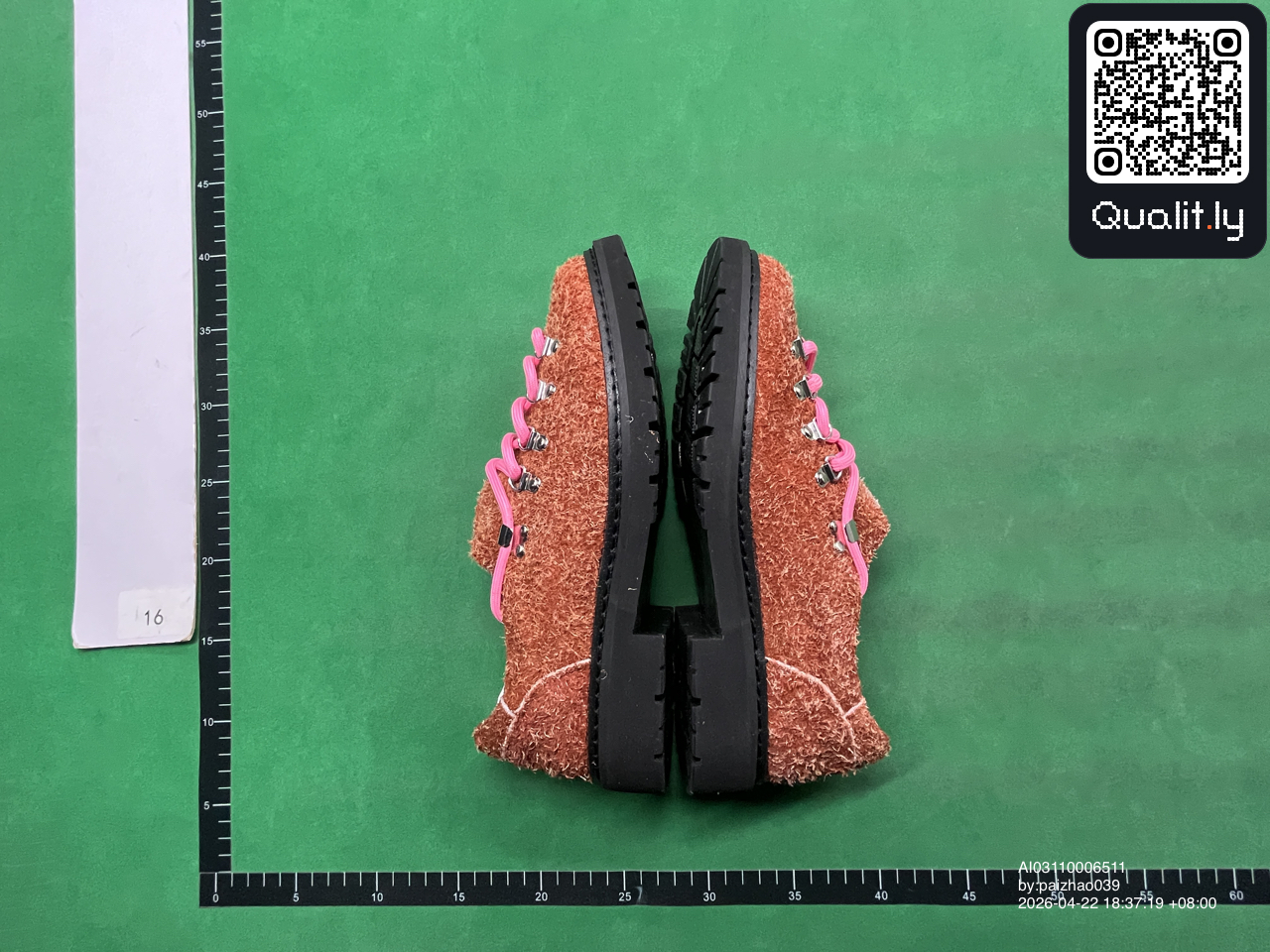 Sneakers QC photo 2 of 6