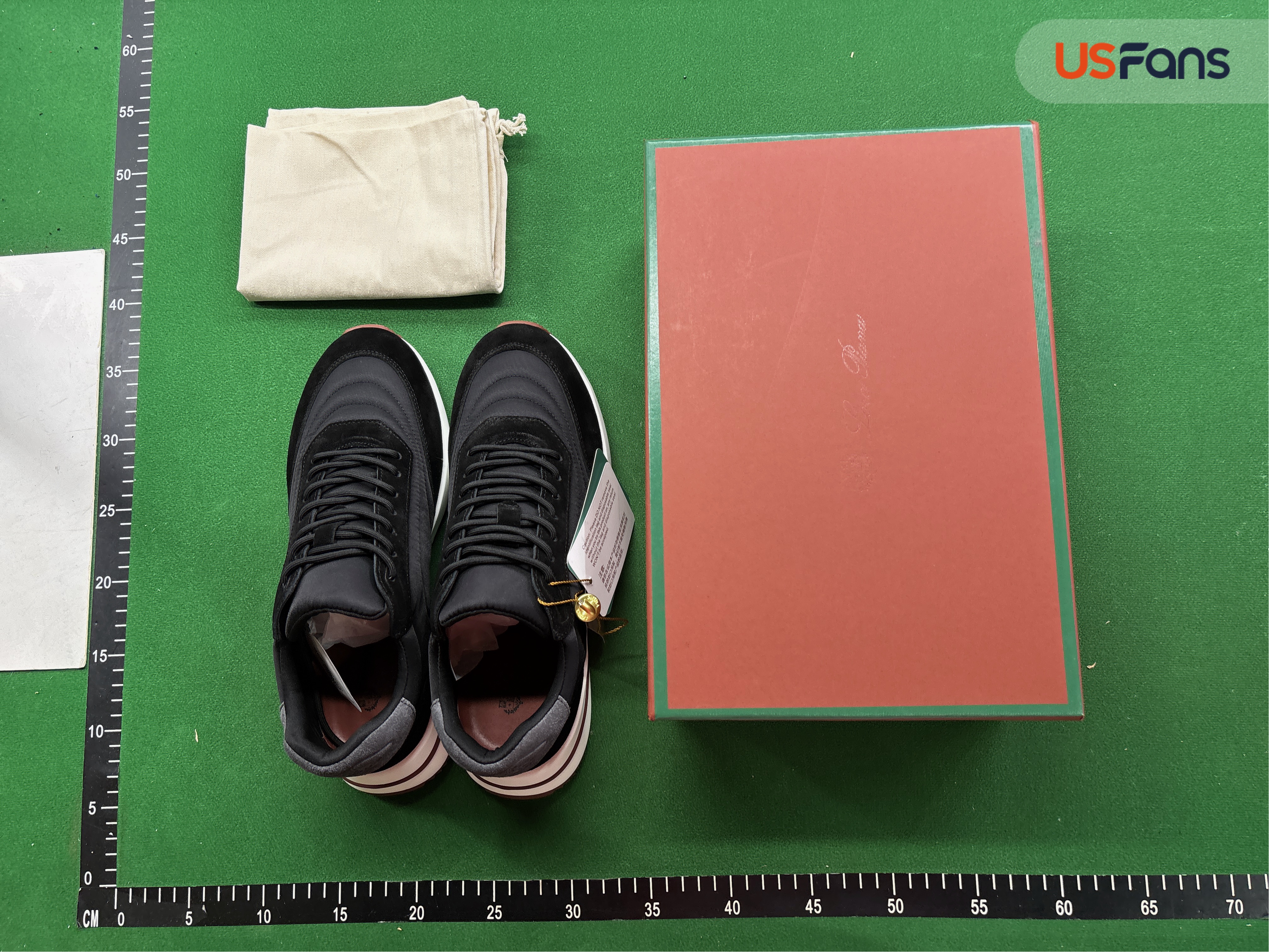 Sneakers QC photo 1 of 6
