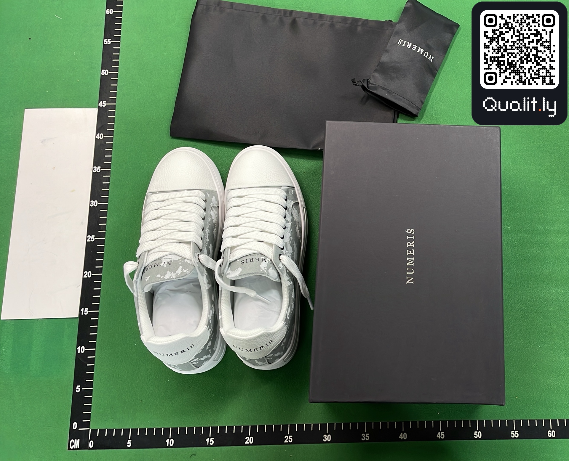 Sneakers QC photo 1 of 374