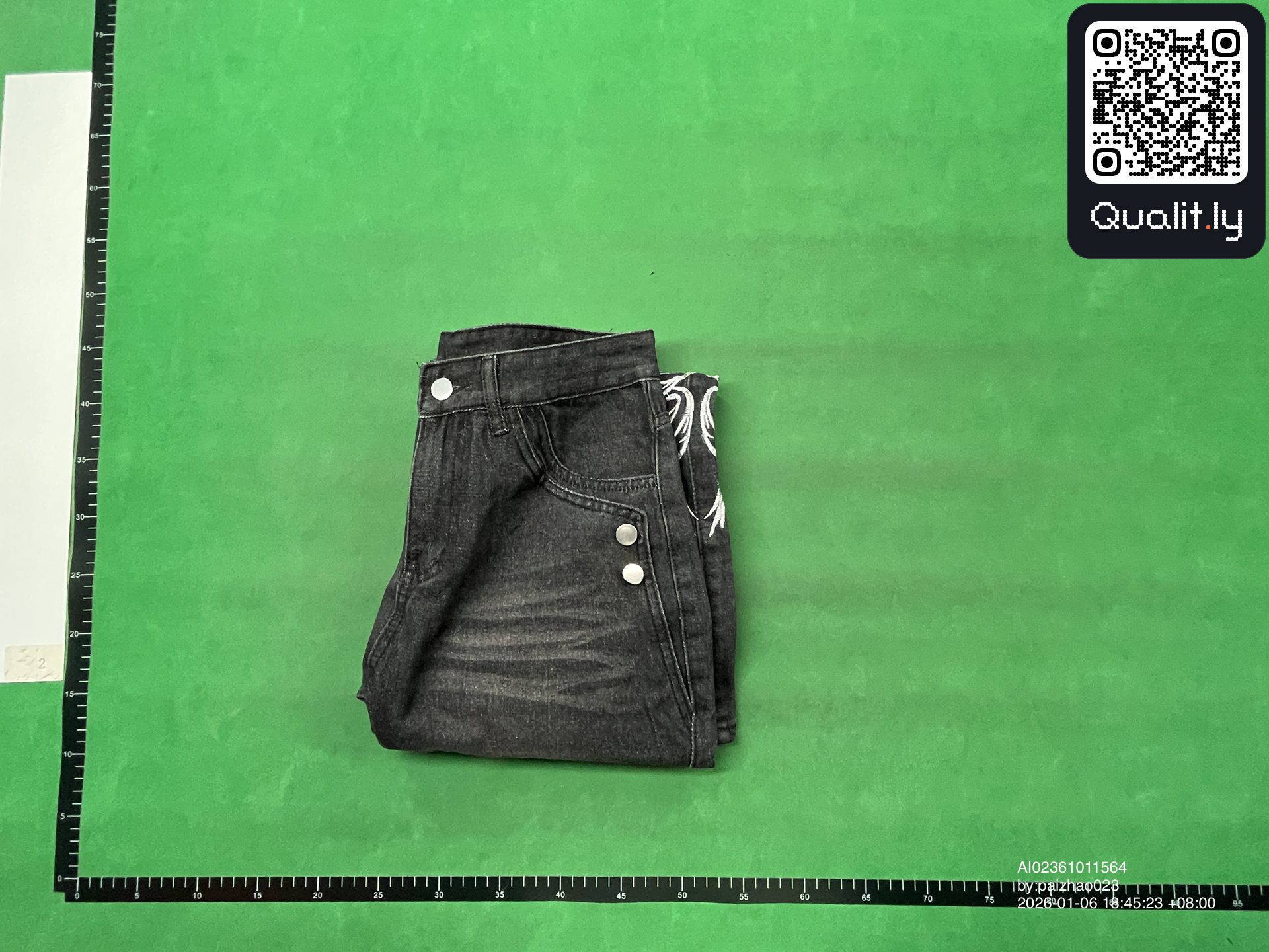 牛仔裤 QC 照片 1 / 14