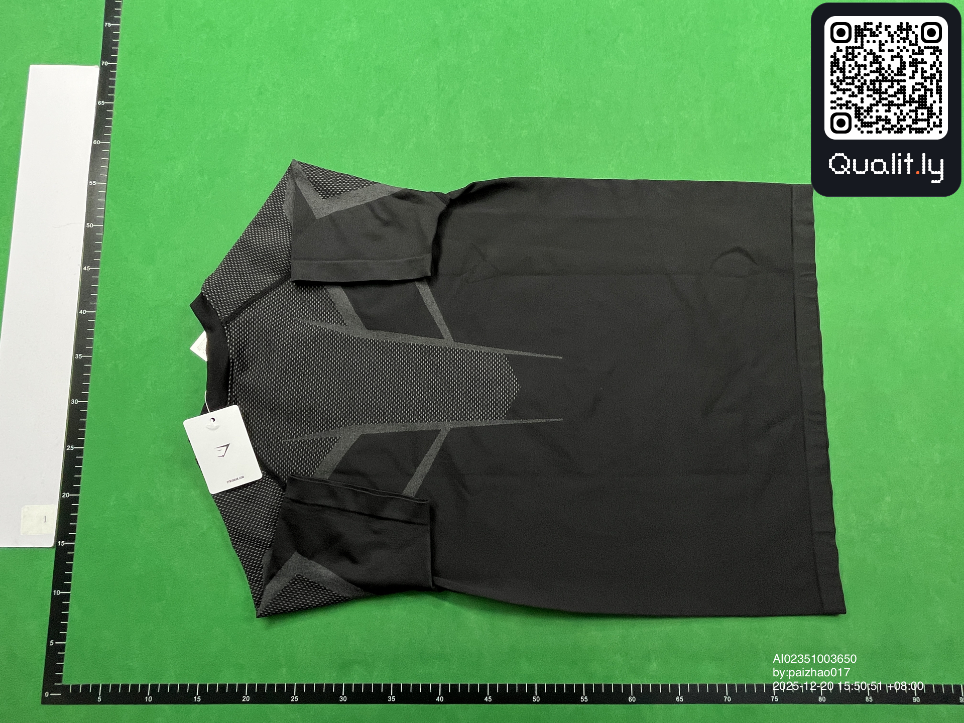 Camiseta — foto QC 2 de 20