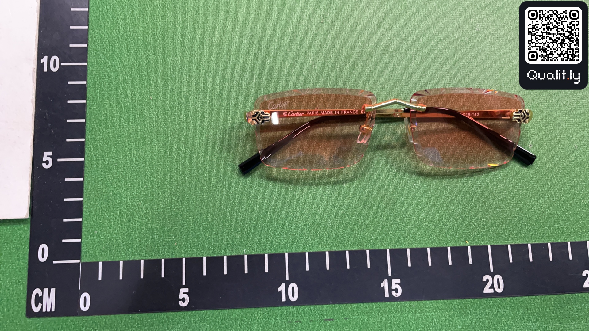 Sunglasses QC photo 1 of 27