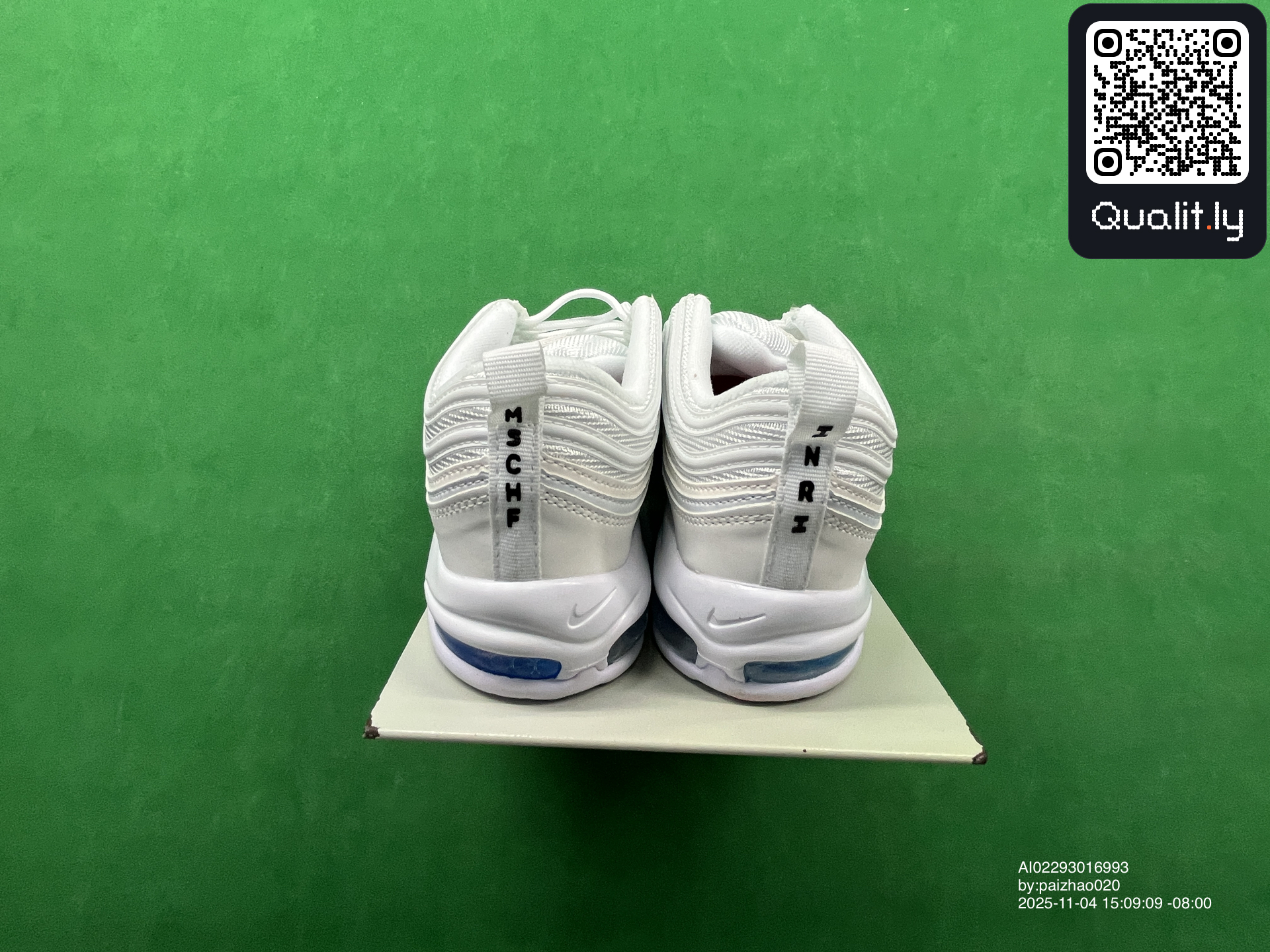 Sneakers QC photo 2 of 61